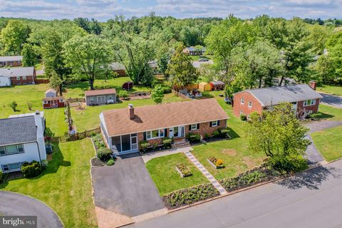 Photo of 707 Wage Drive SW, LEESBURG, VA 20175 (MLS # VALO2122026)