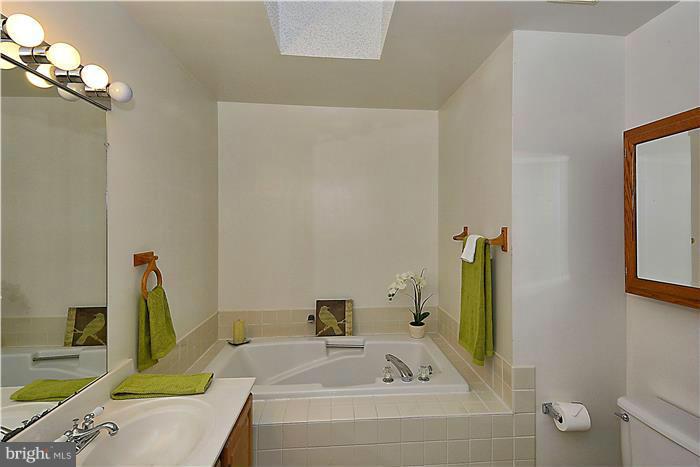 MIDDLEBRIDGE - Residential