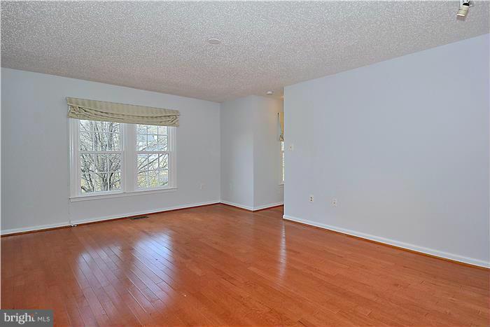 MIDDLEBRIDGE - Residential