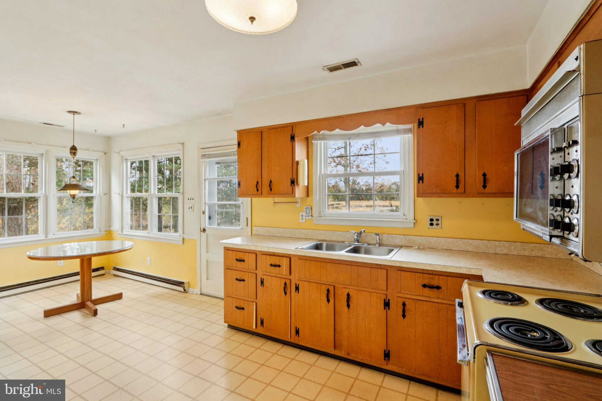 Linwood, New Jersey 08221, United States, 3 Bedrooms Bedrooms, ,1 BathroomBathrooms,Residential,Active,246972