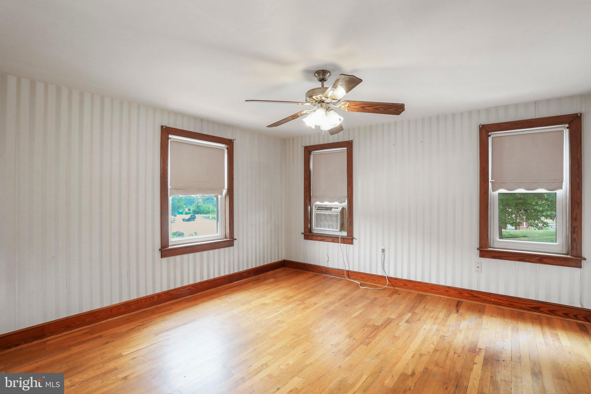 FALLING WATERS - Residential