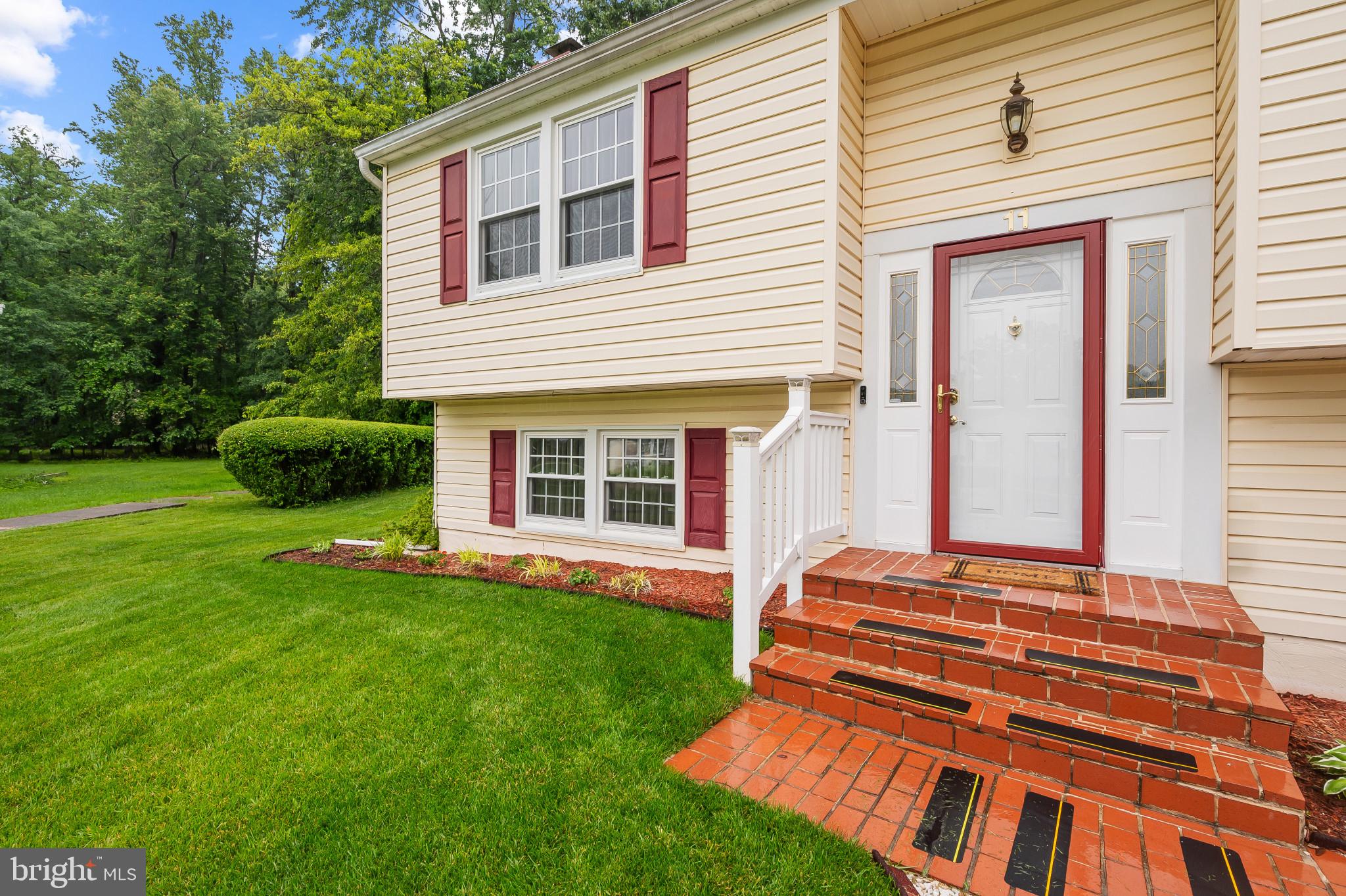 11 CAMANO COURT
