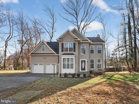 Photo of 9534 Fernwood Road, BETHESDA, MD 20817 (MLS # MDMC2211652)