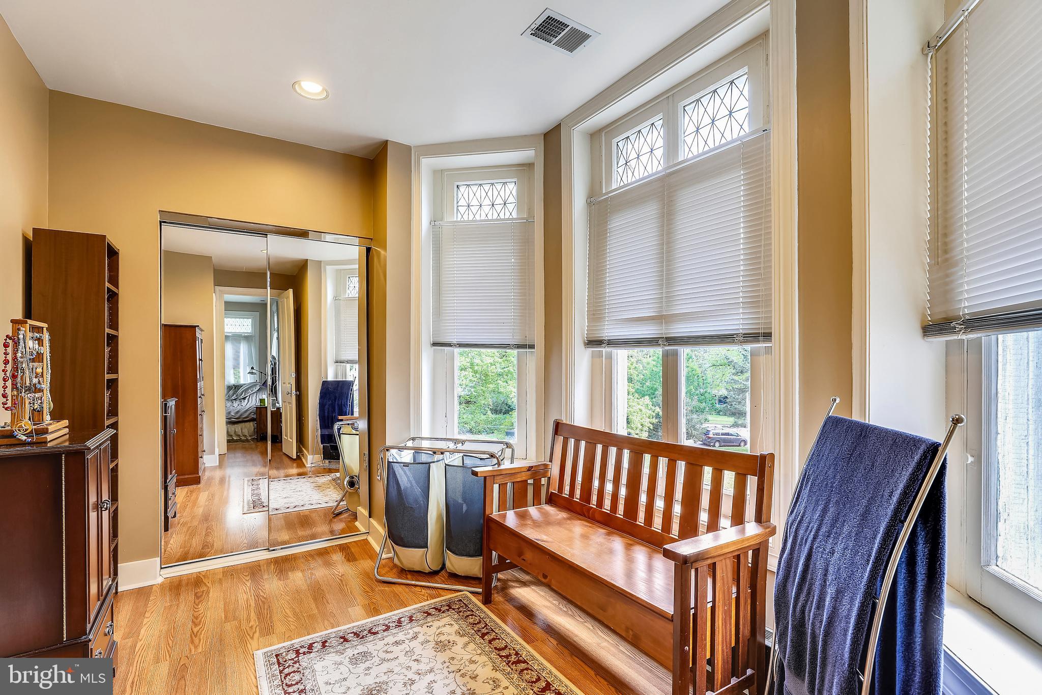 ROLAND PARK - Residential