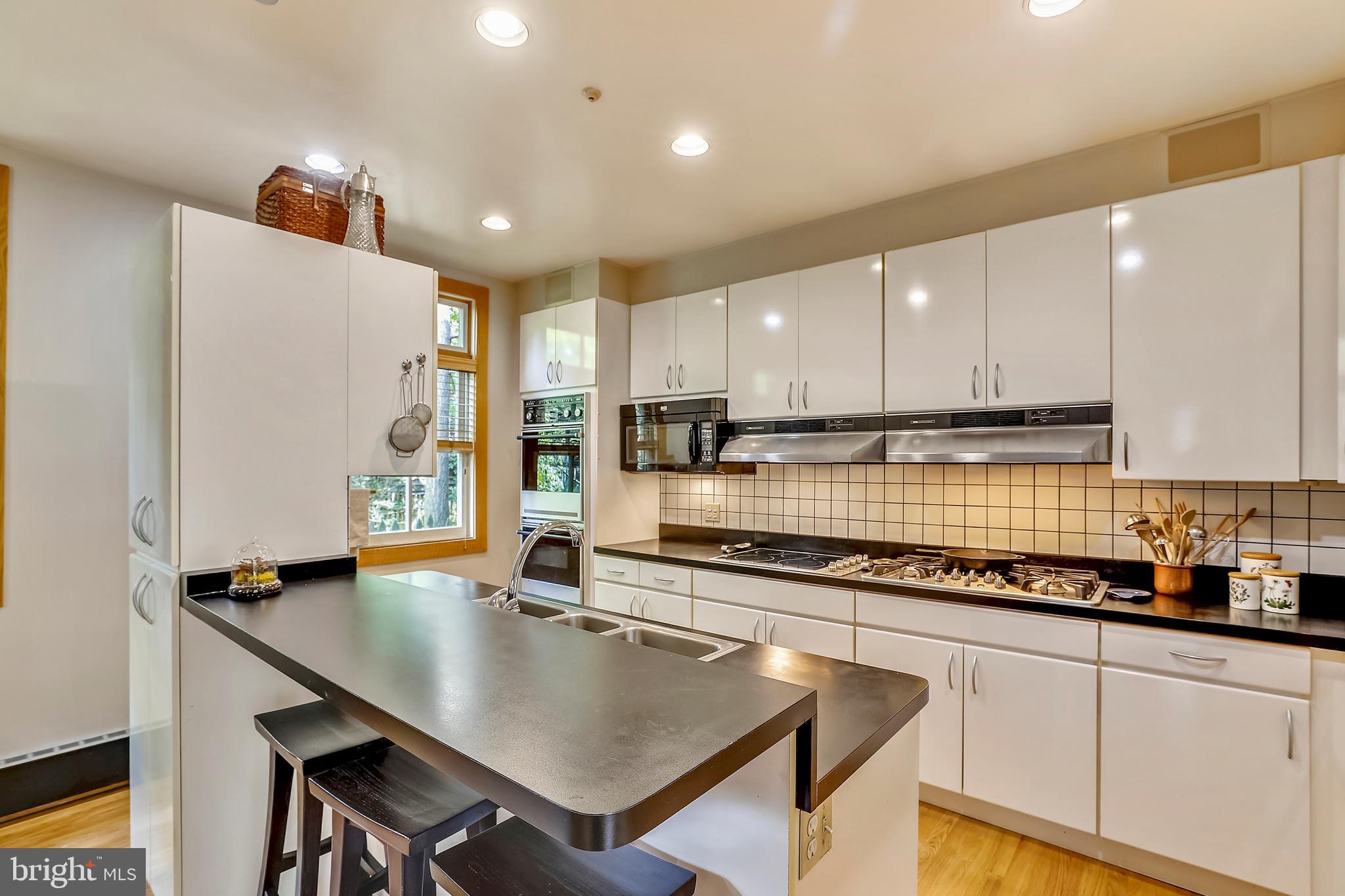 ROLAND PARK - Residential