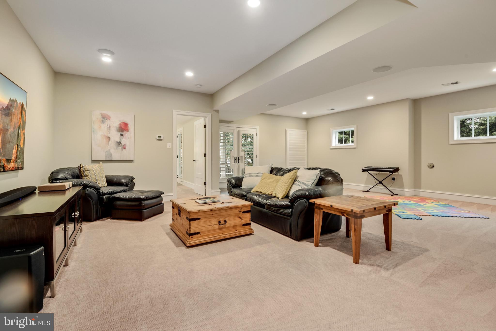 CRESCENT HILLS - Residential