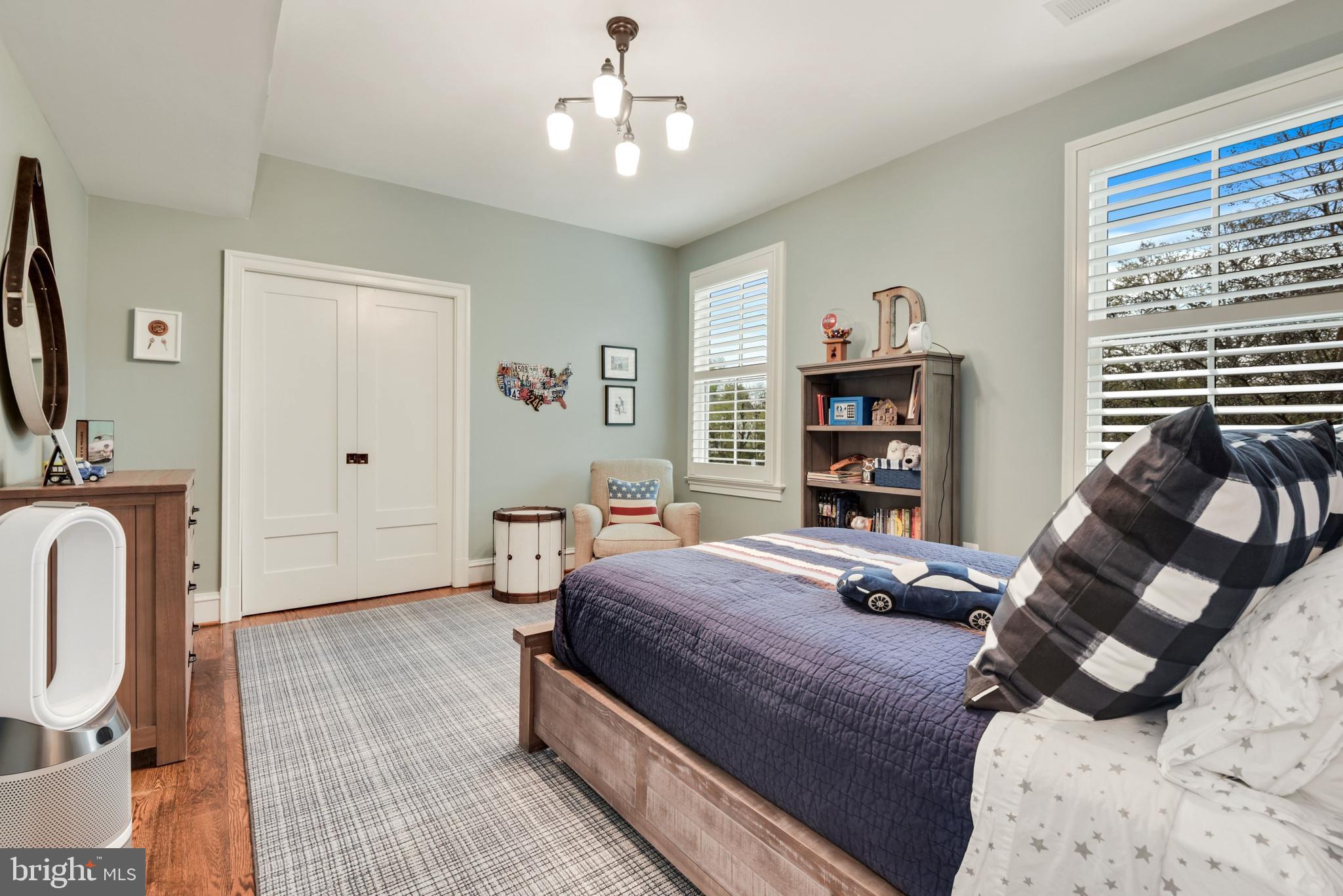 CRESCENT HILLS - Residential