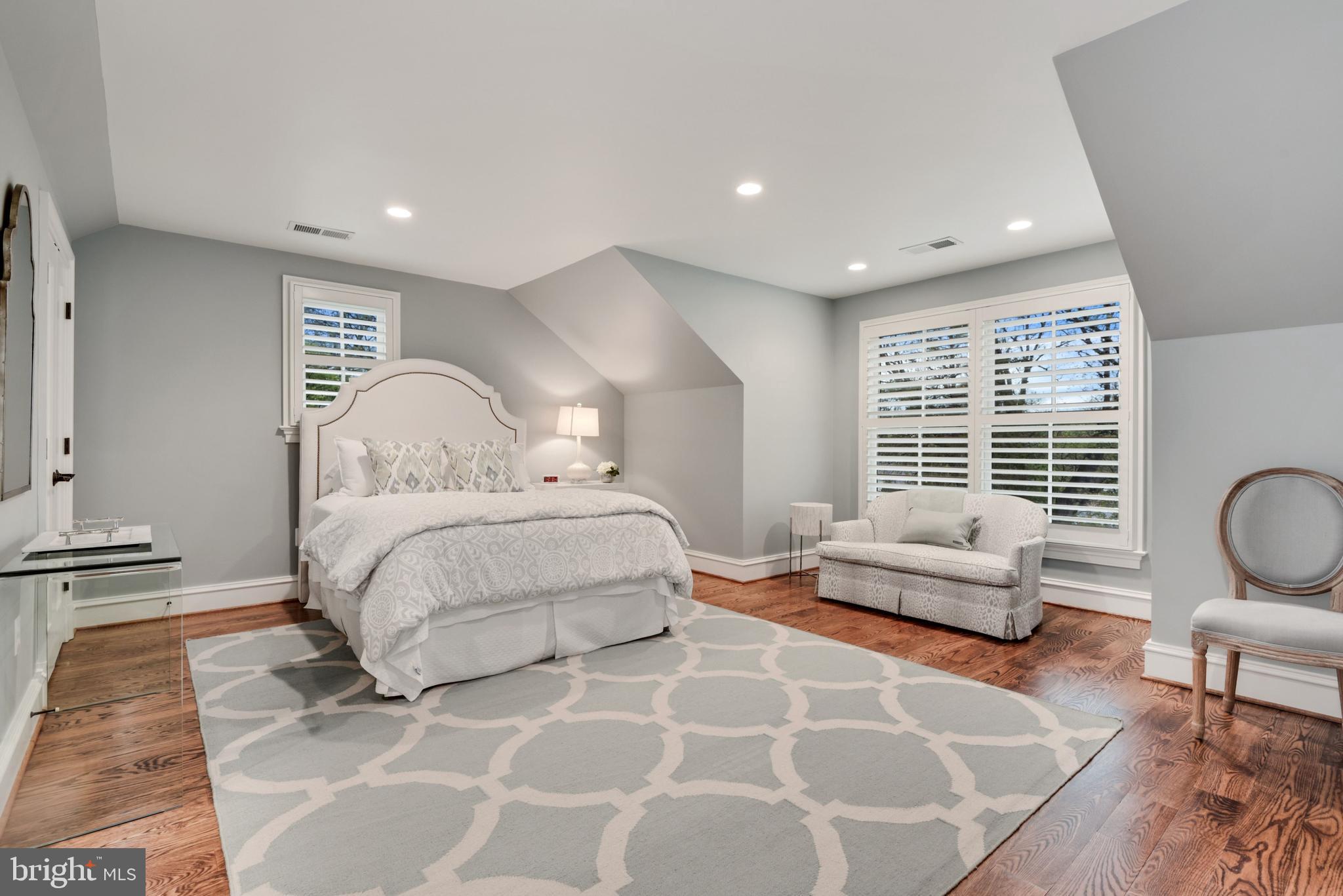 CRESCENT HILLS - Residential