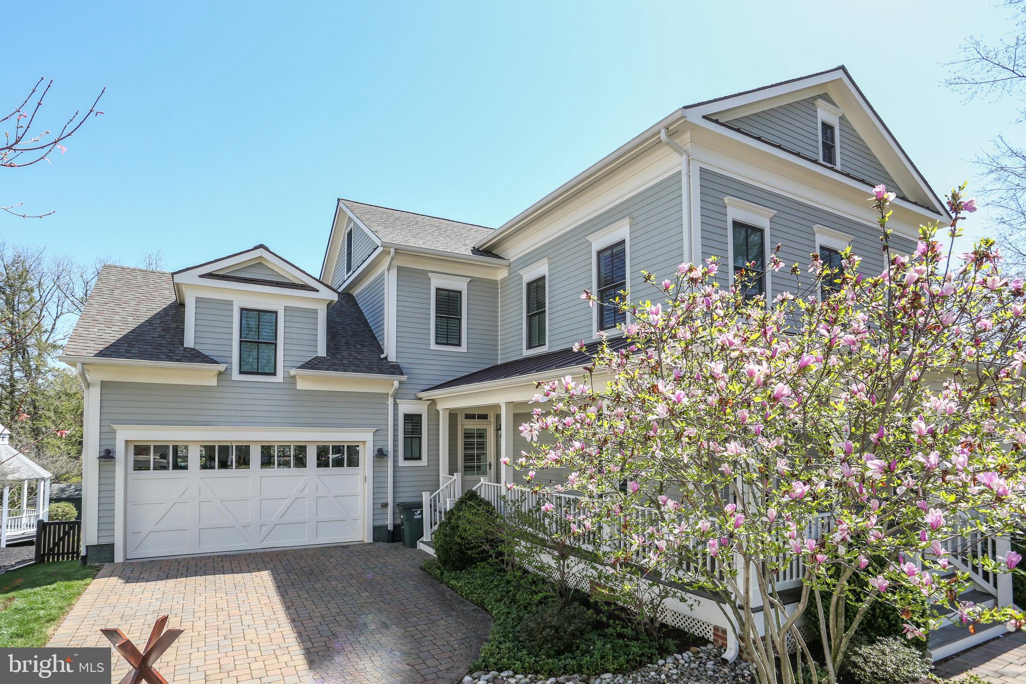 CRESCENT HILLS - Residential