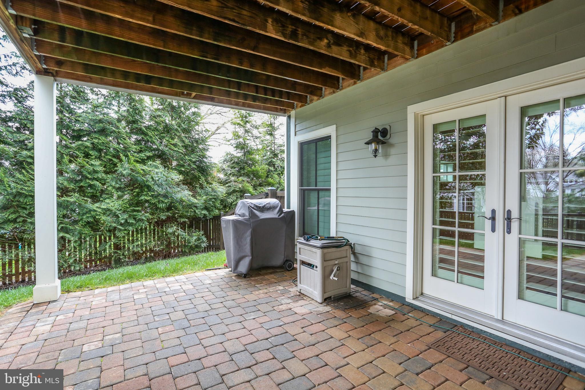 CRESCENT HILLS - Residential