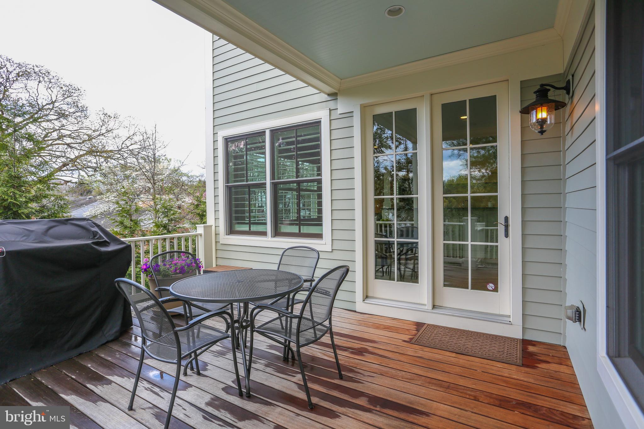 CRESCENT HILLS - Residential