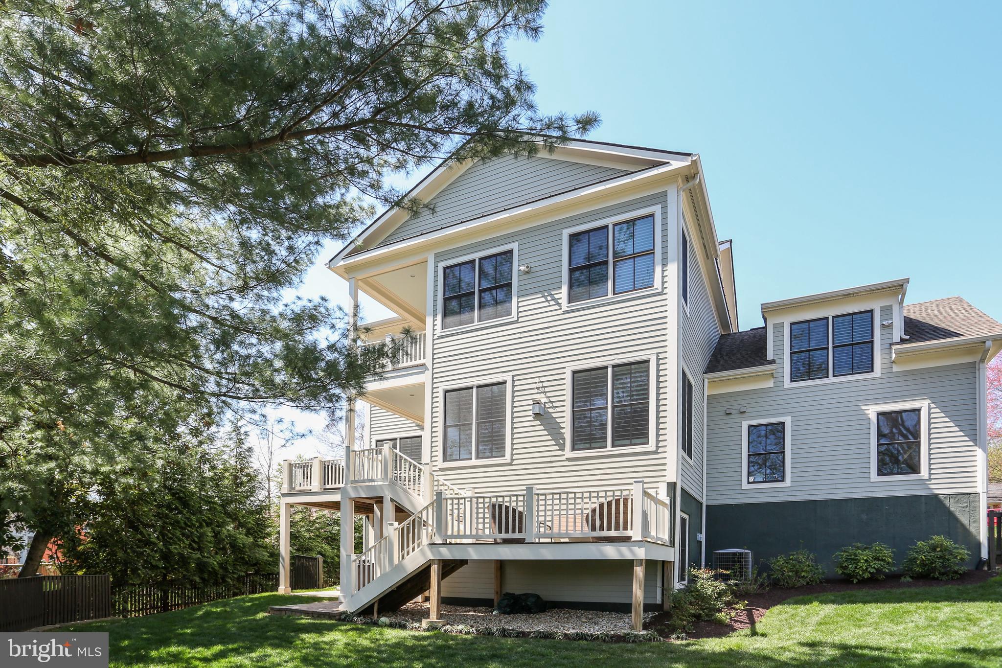 CRESCENT HILLS - Residential