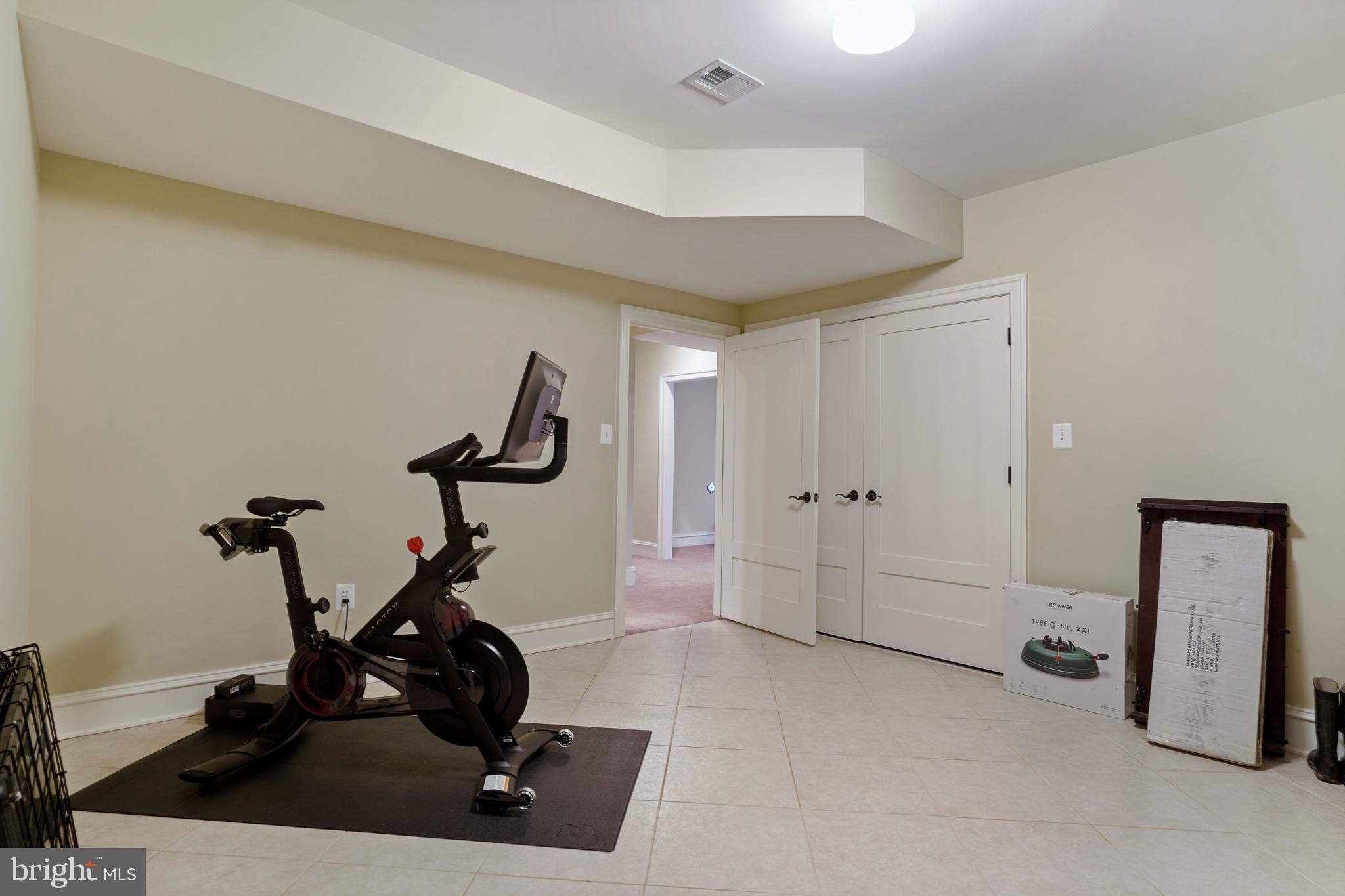 CRESCENT HILLS - Residential