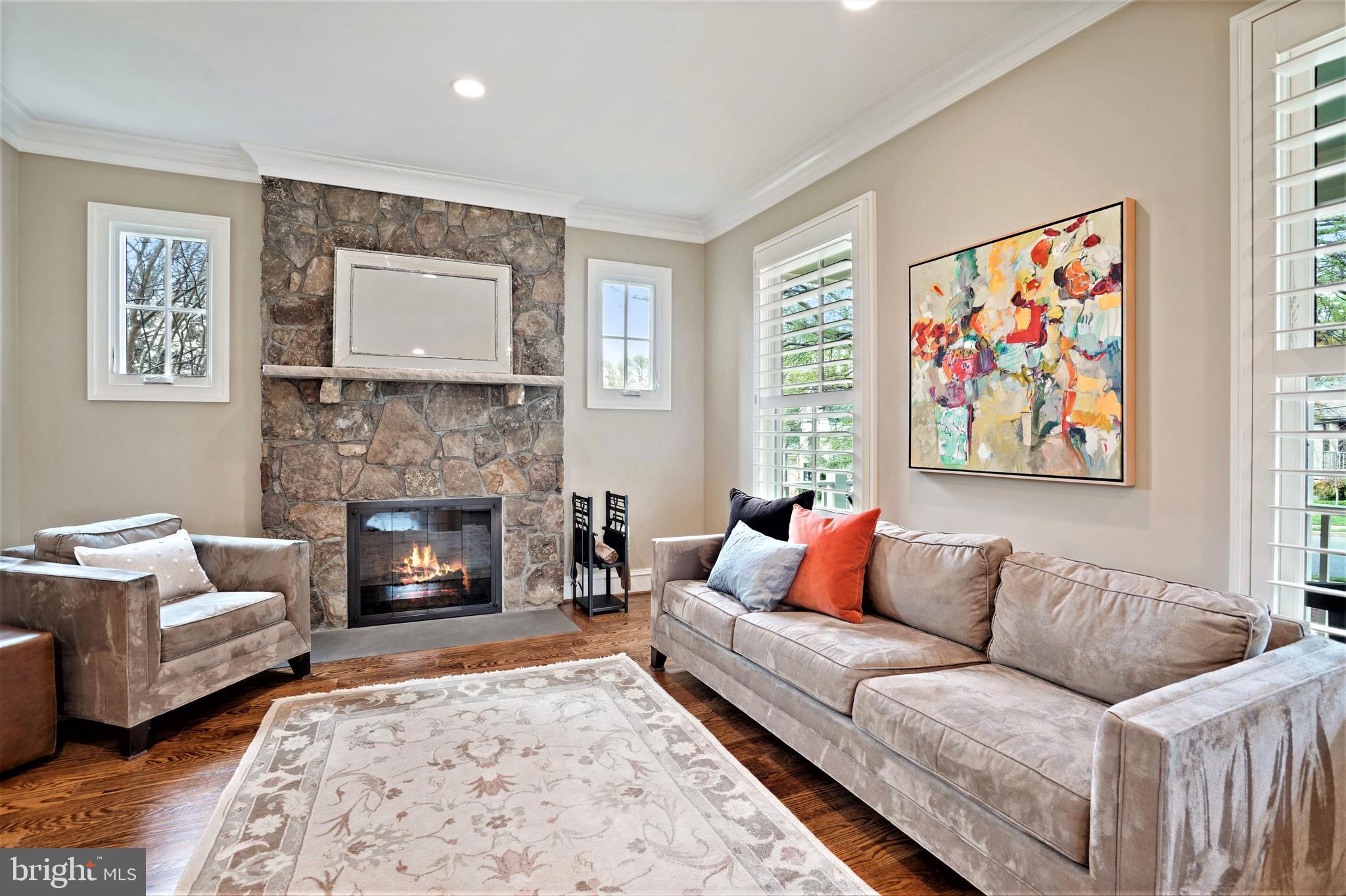 CRESCENT HILLS - Residential