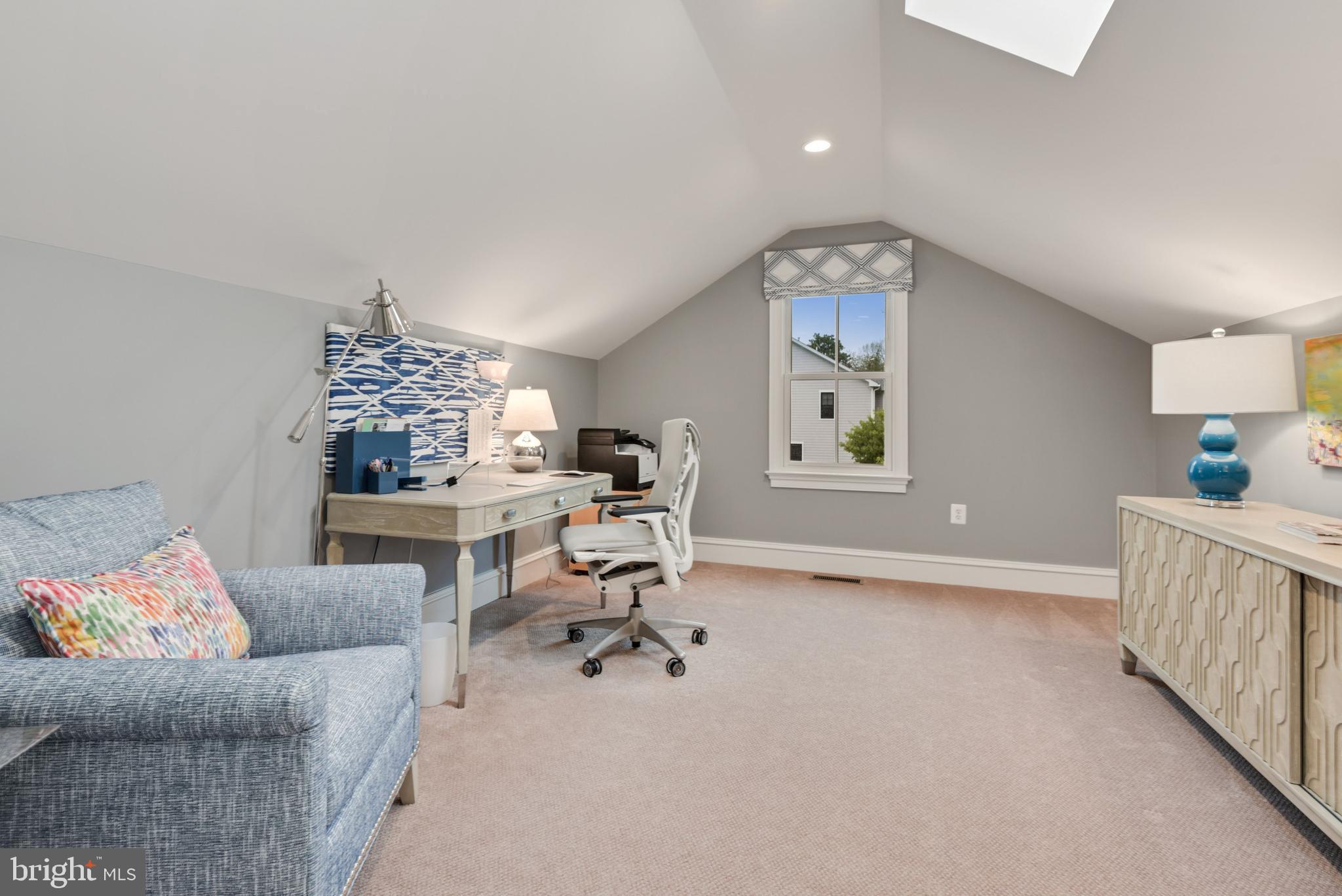 CRESCENT HILLS - Residential