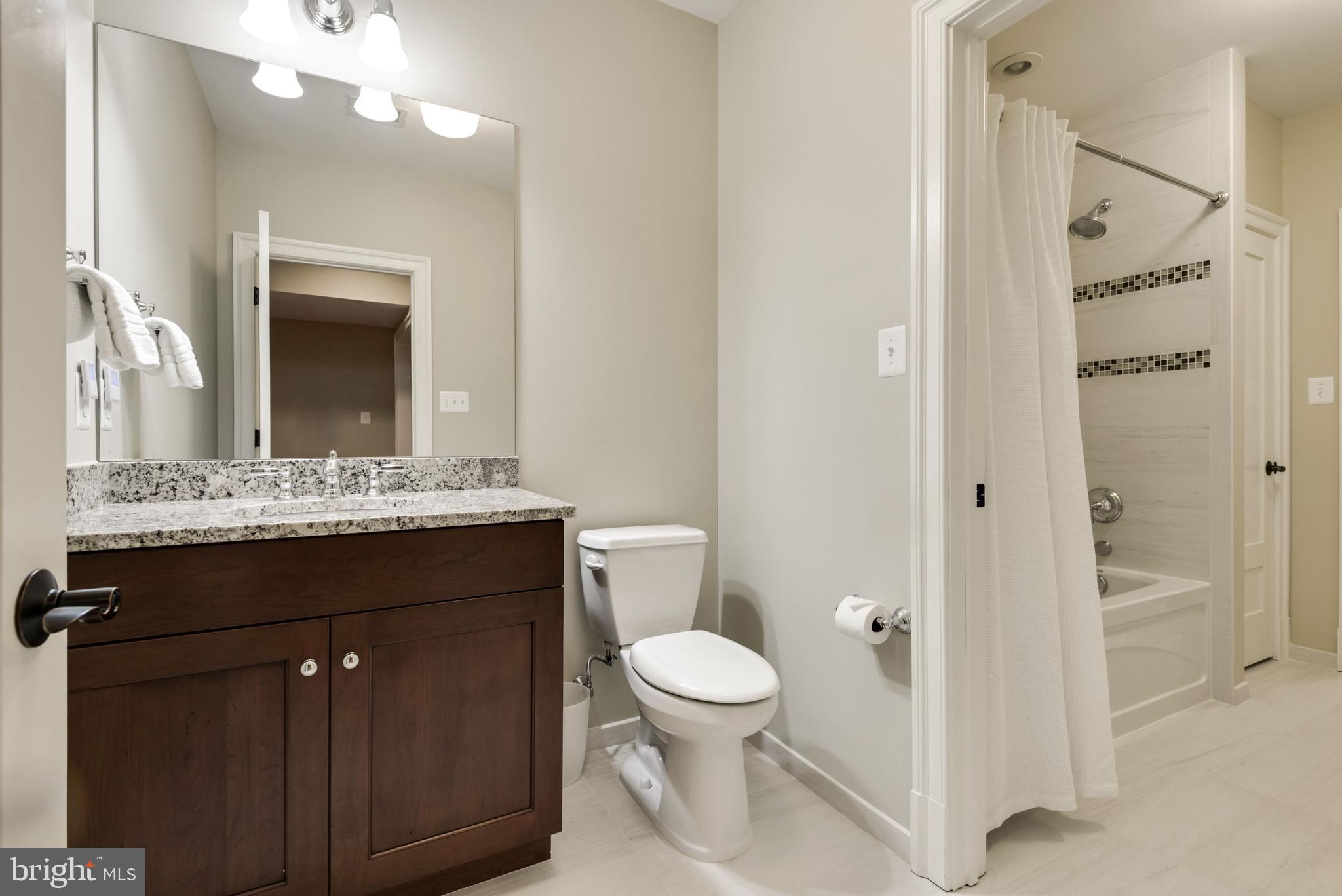 CRESCENT HILLS - Residential