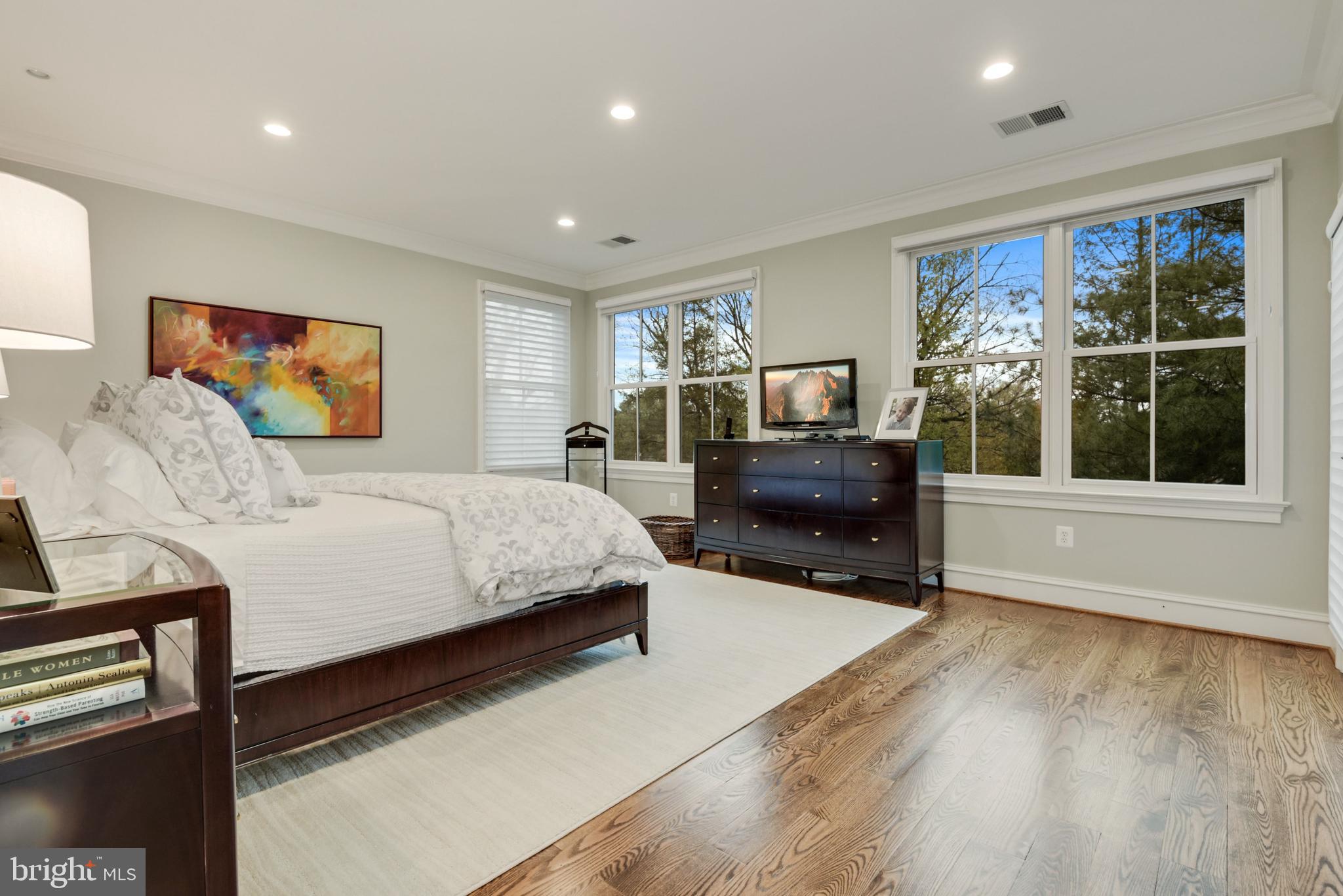 CRESCENT HILLS - Residential