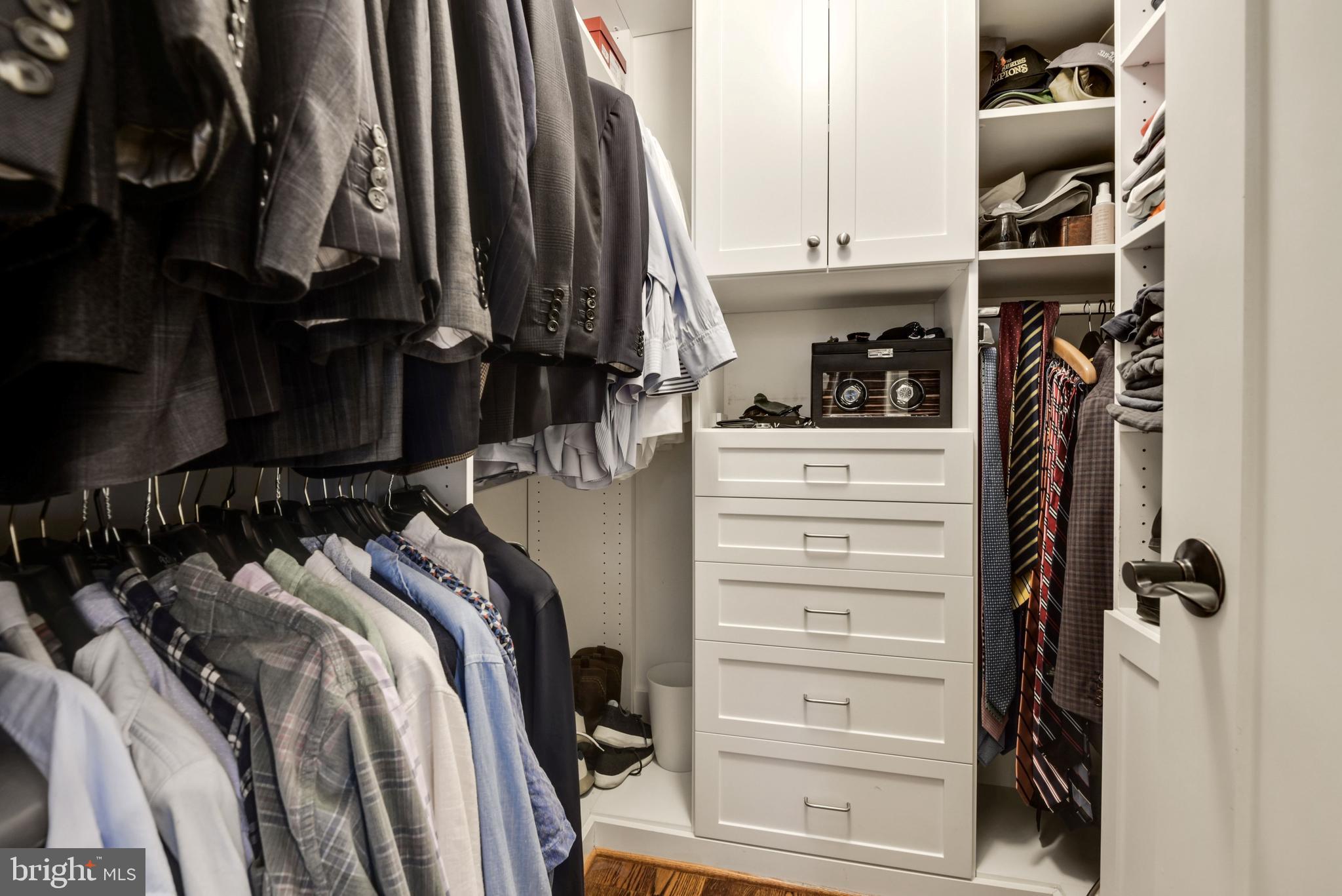 CRESCENT HILLS - Residential