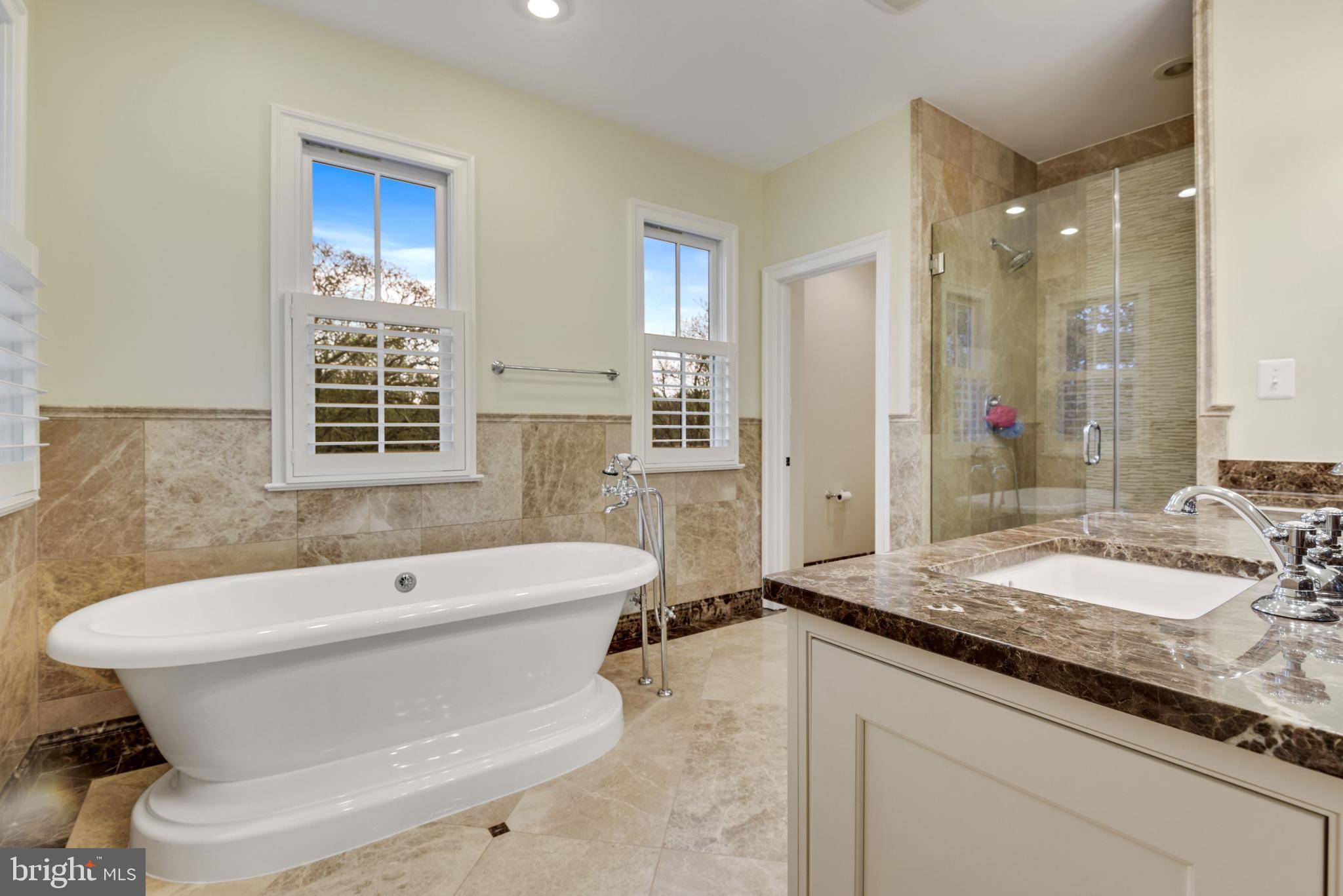 CRESCENT HILLS - Residential