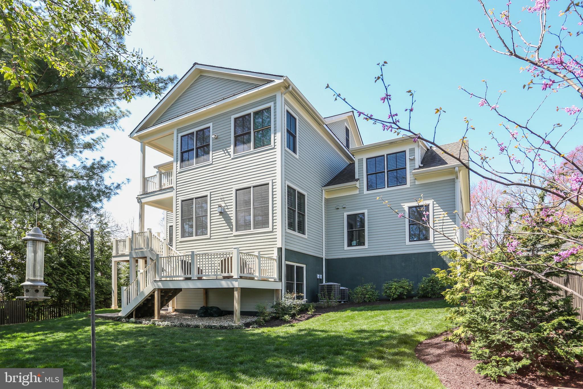 CRESCENT HILLS - Residential