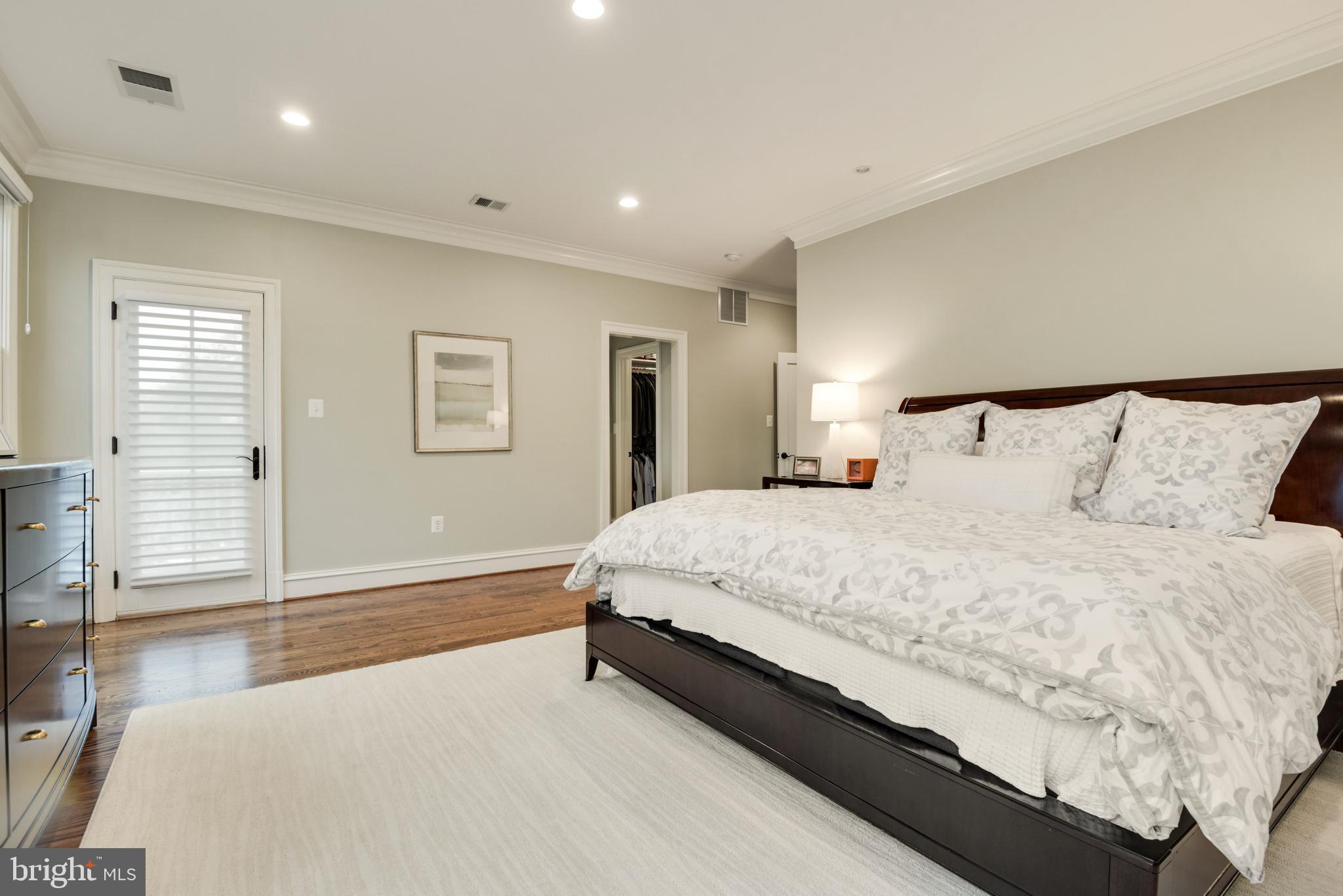 CRESCENT HILLS - Residential