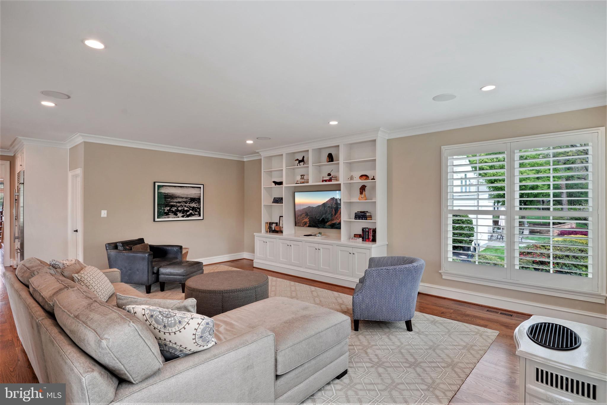 CRESCENT HILLS - Residential