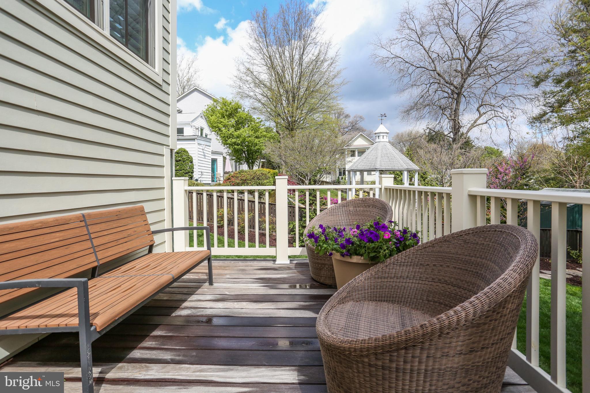 CRESCENT HILLS - Residential