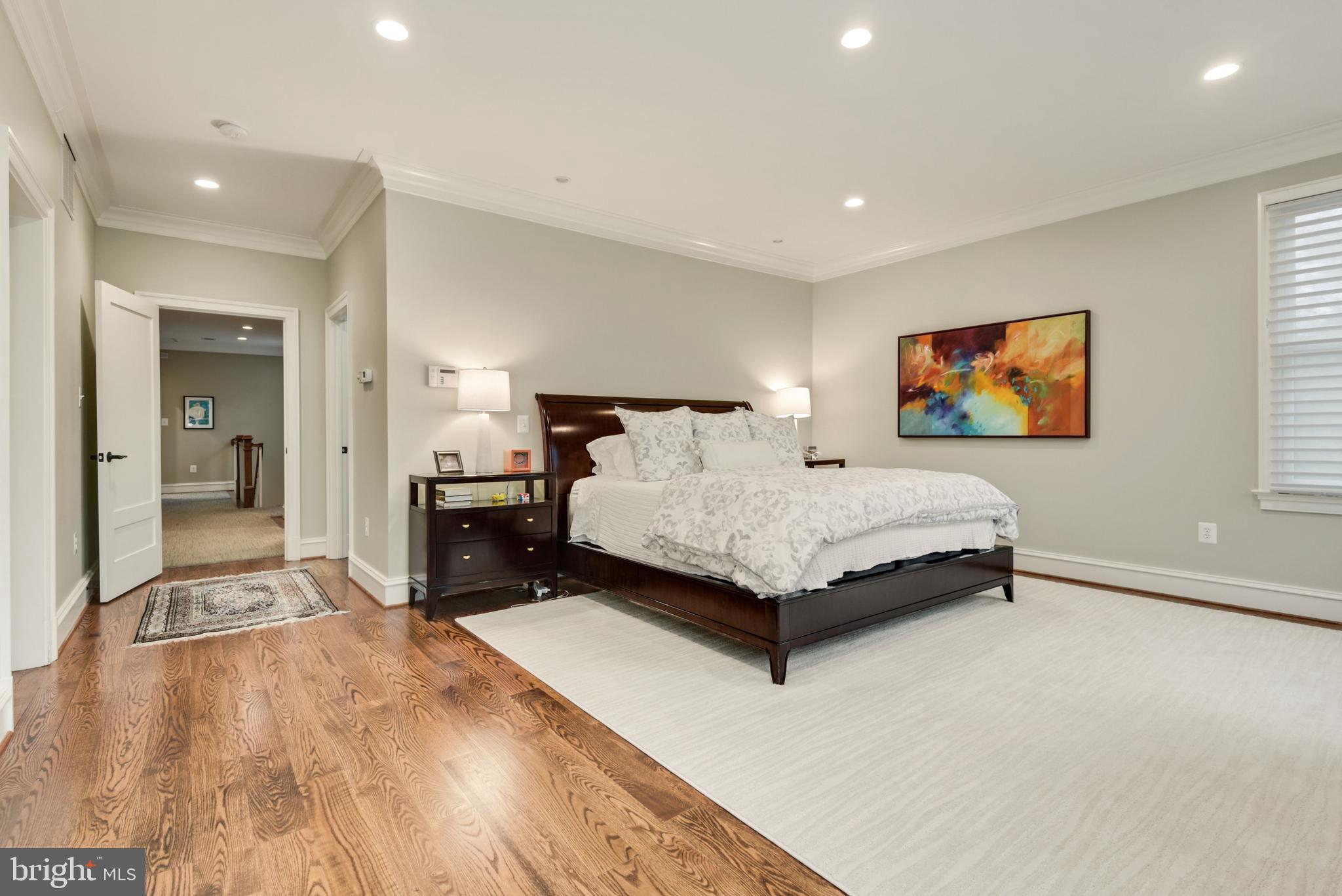 CRESCENT HILLS - Residential