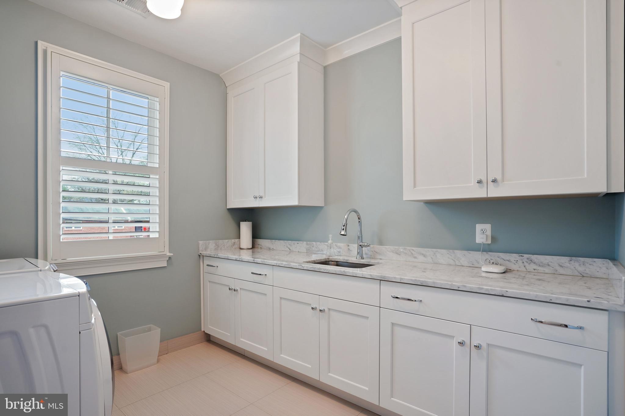 CRESCENT HILLS - Residential