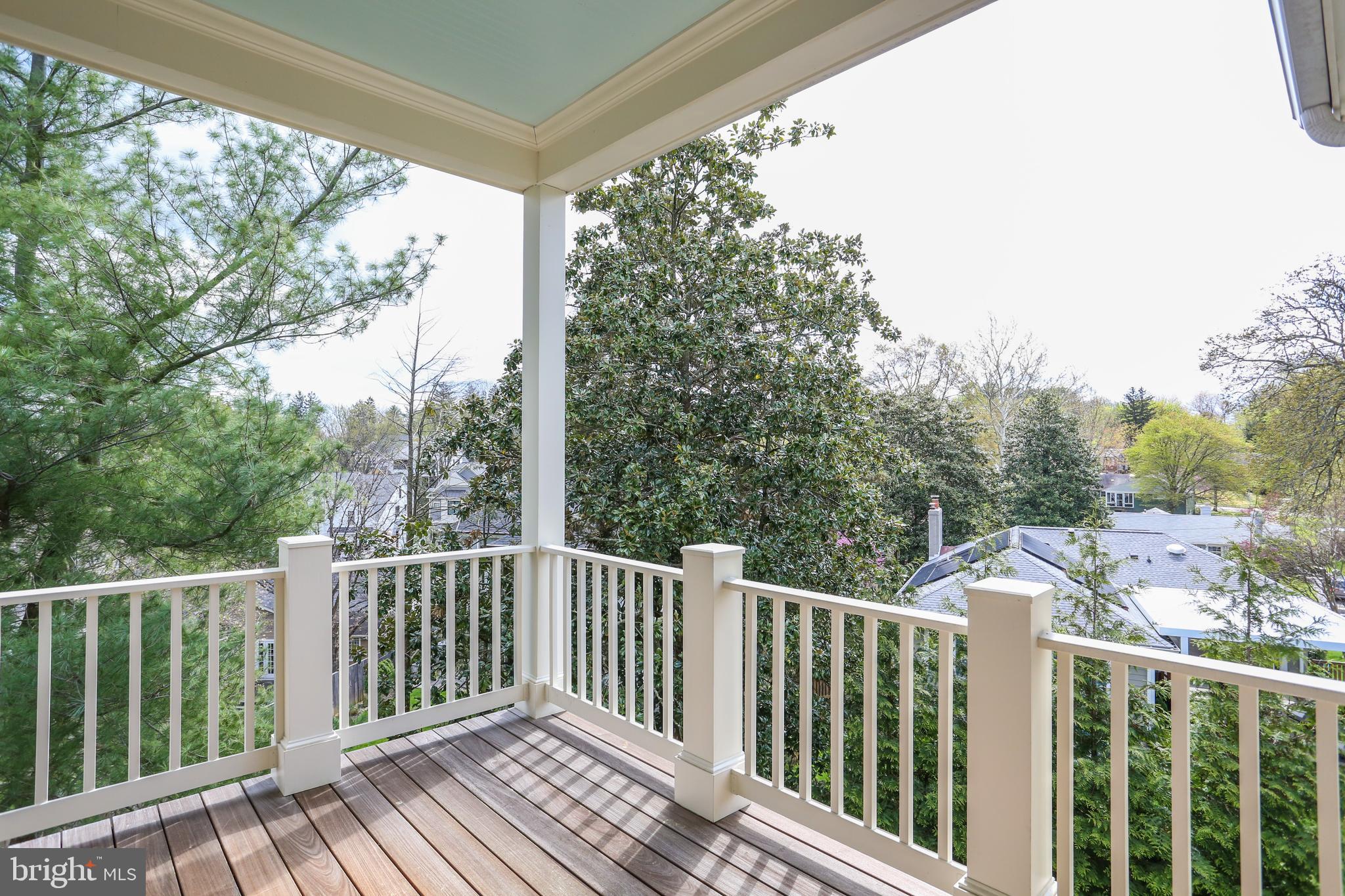 CRESCENT HILLS - Residential