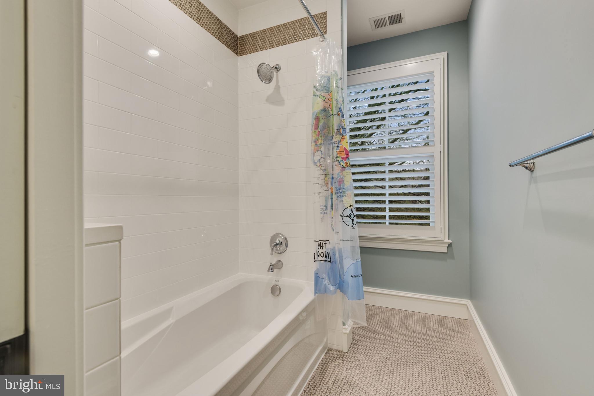 CRESCENT HILLS - Residential