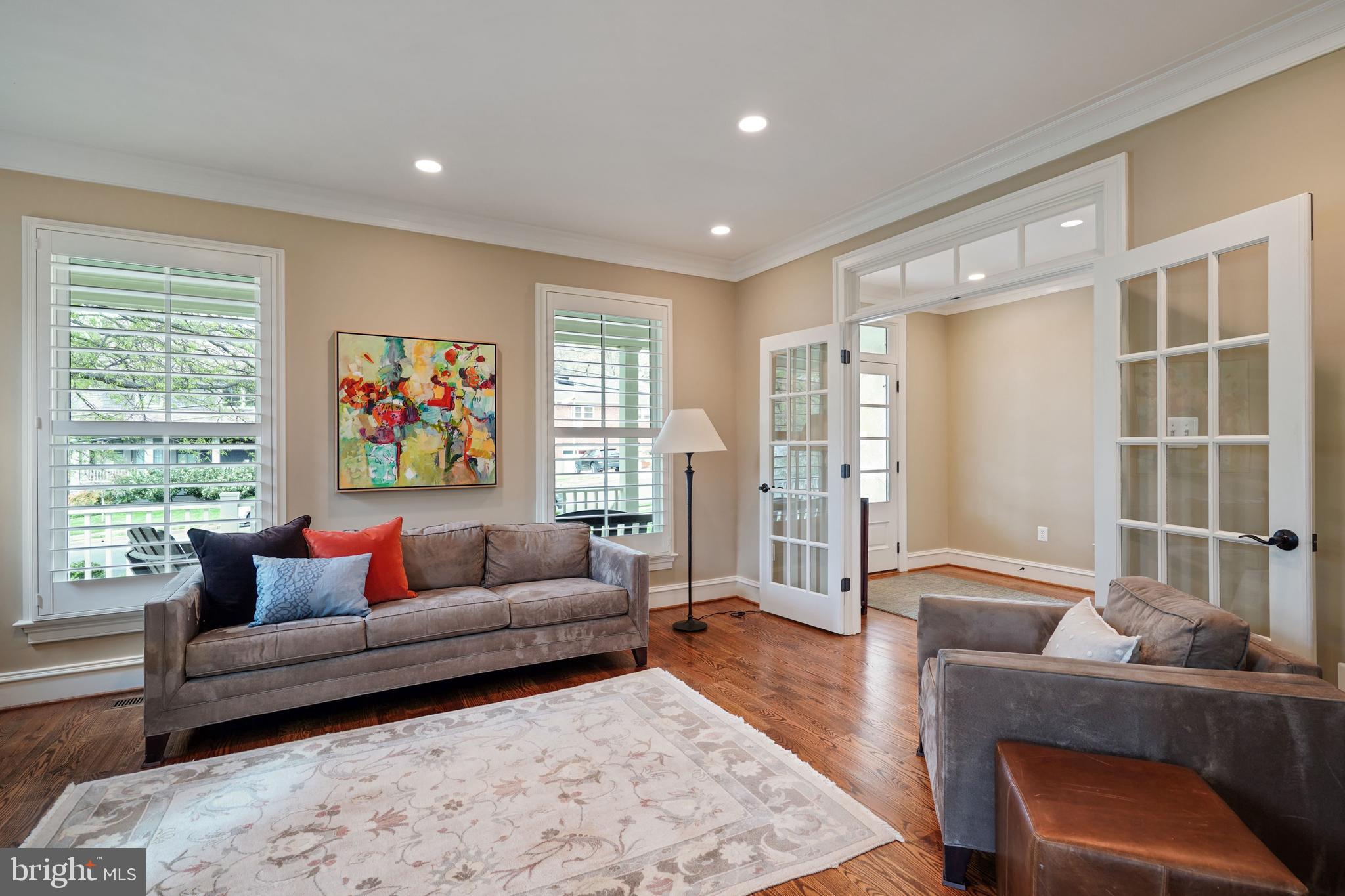 CRESCENT HILLS - Residential