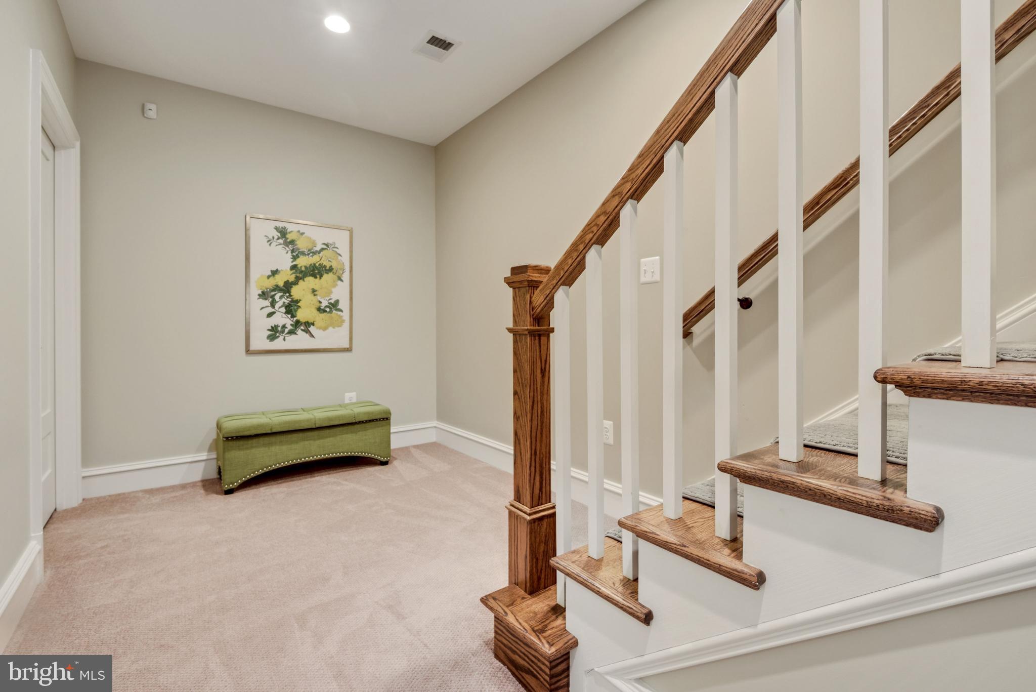 CRESCENT HILLS - Residential