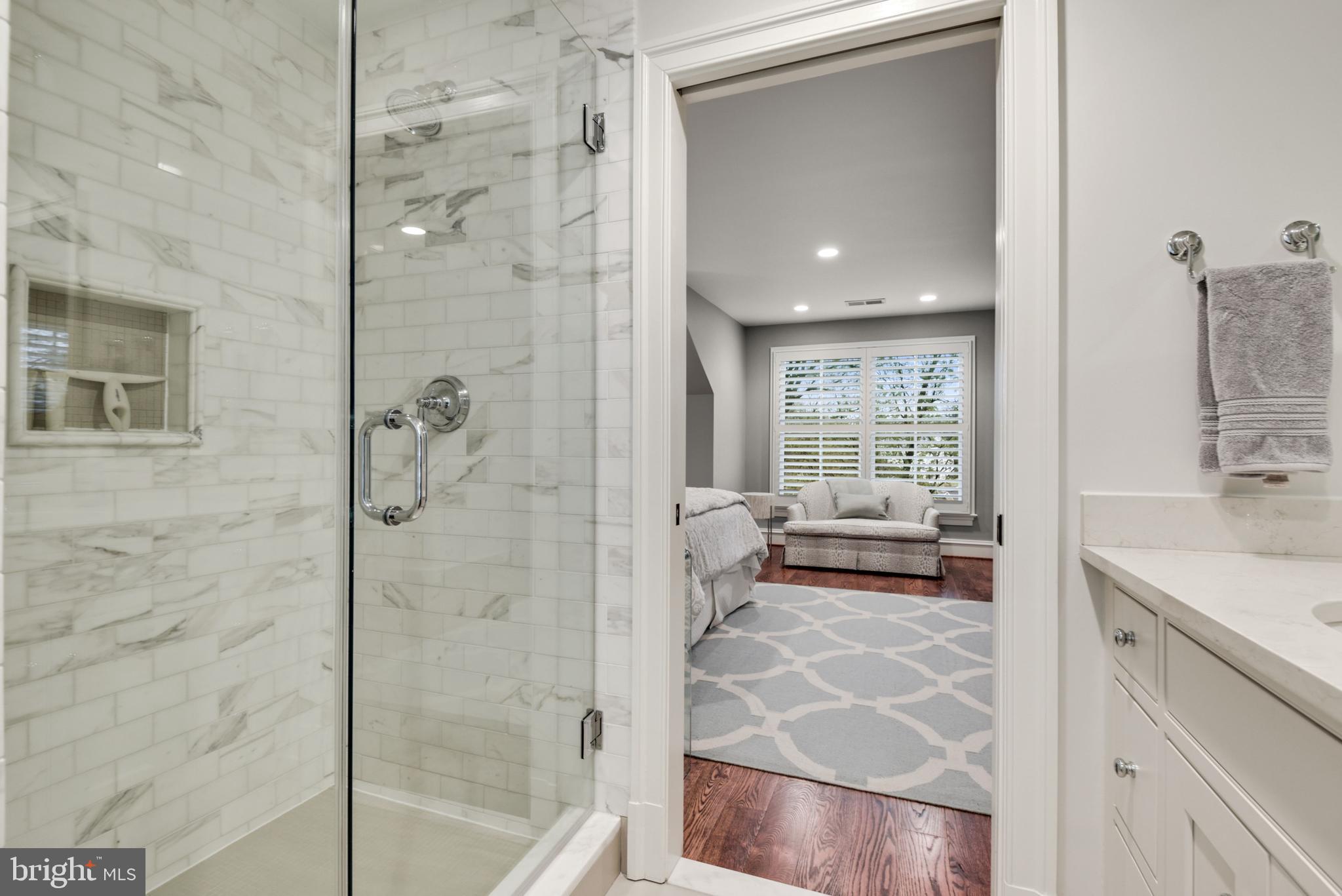 CRESCENT HILLS - Residential