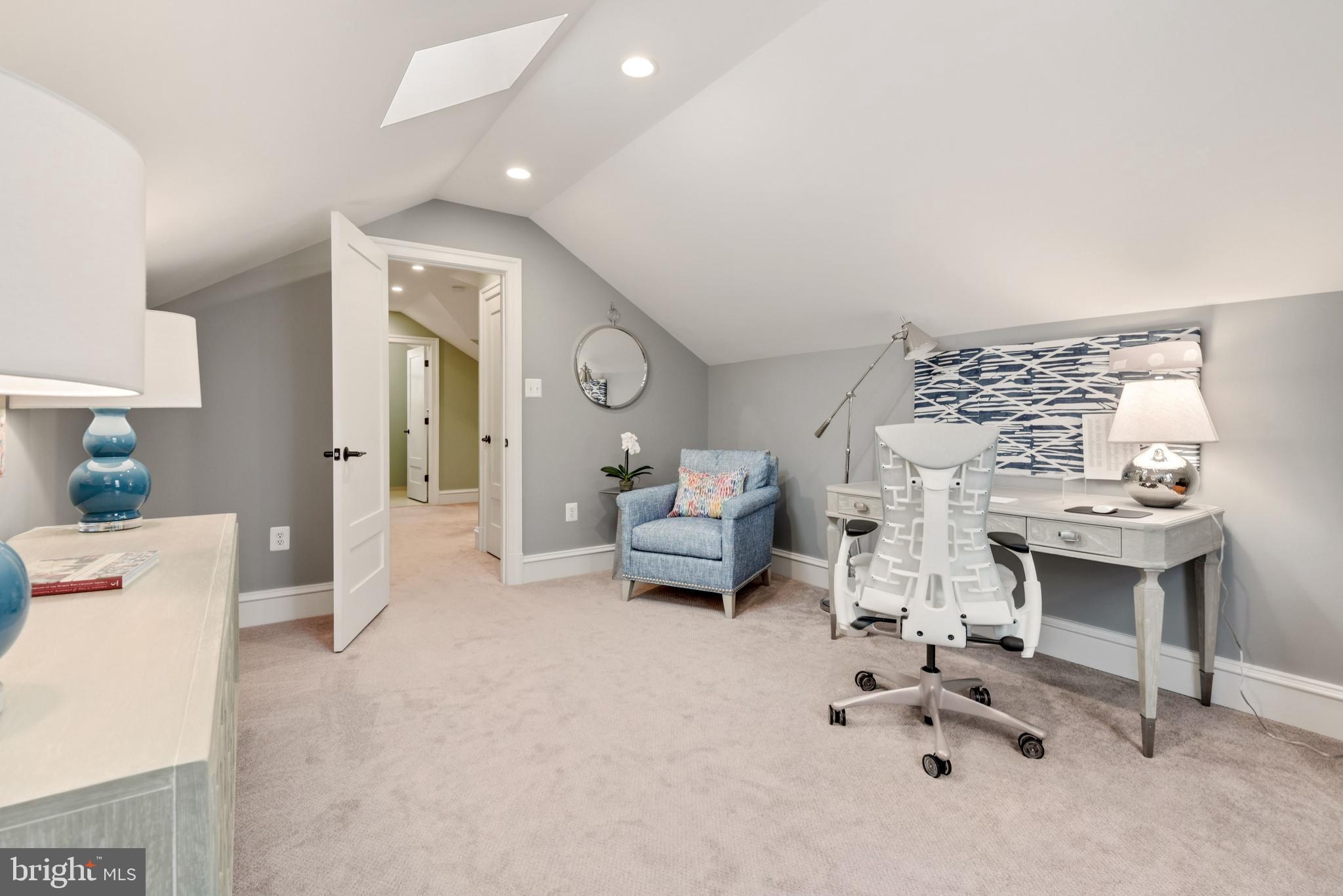 CRESCENT HILLS - Residential