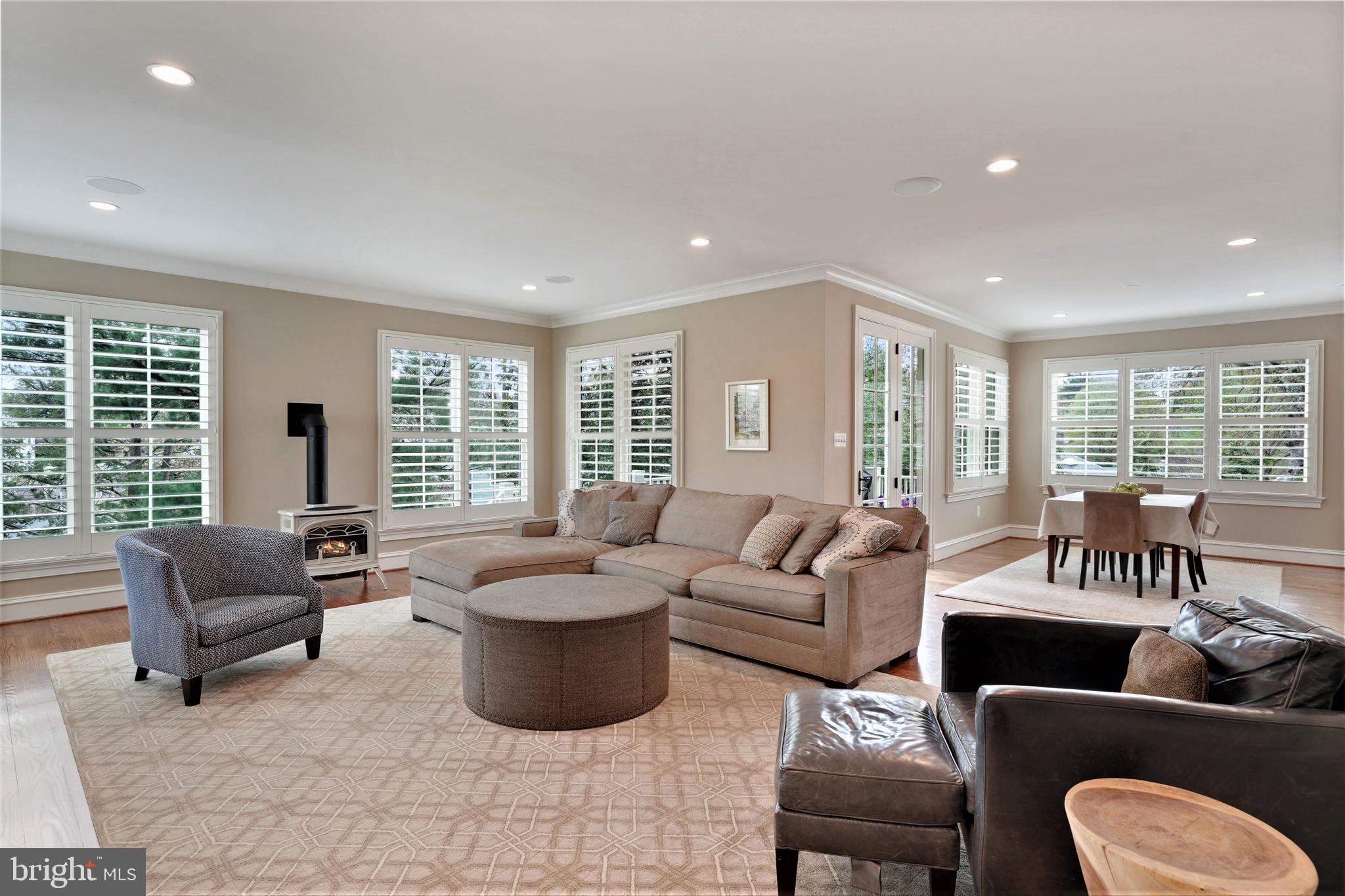 CRESCENT HILLS - Residential