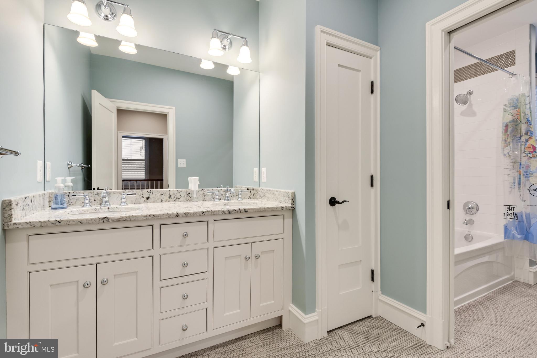 CRESCENT HILLS - Residential