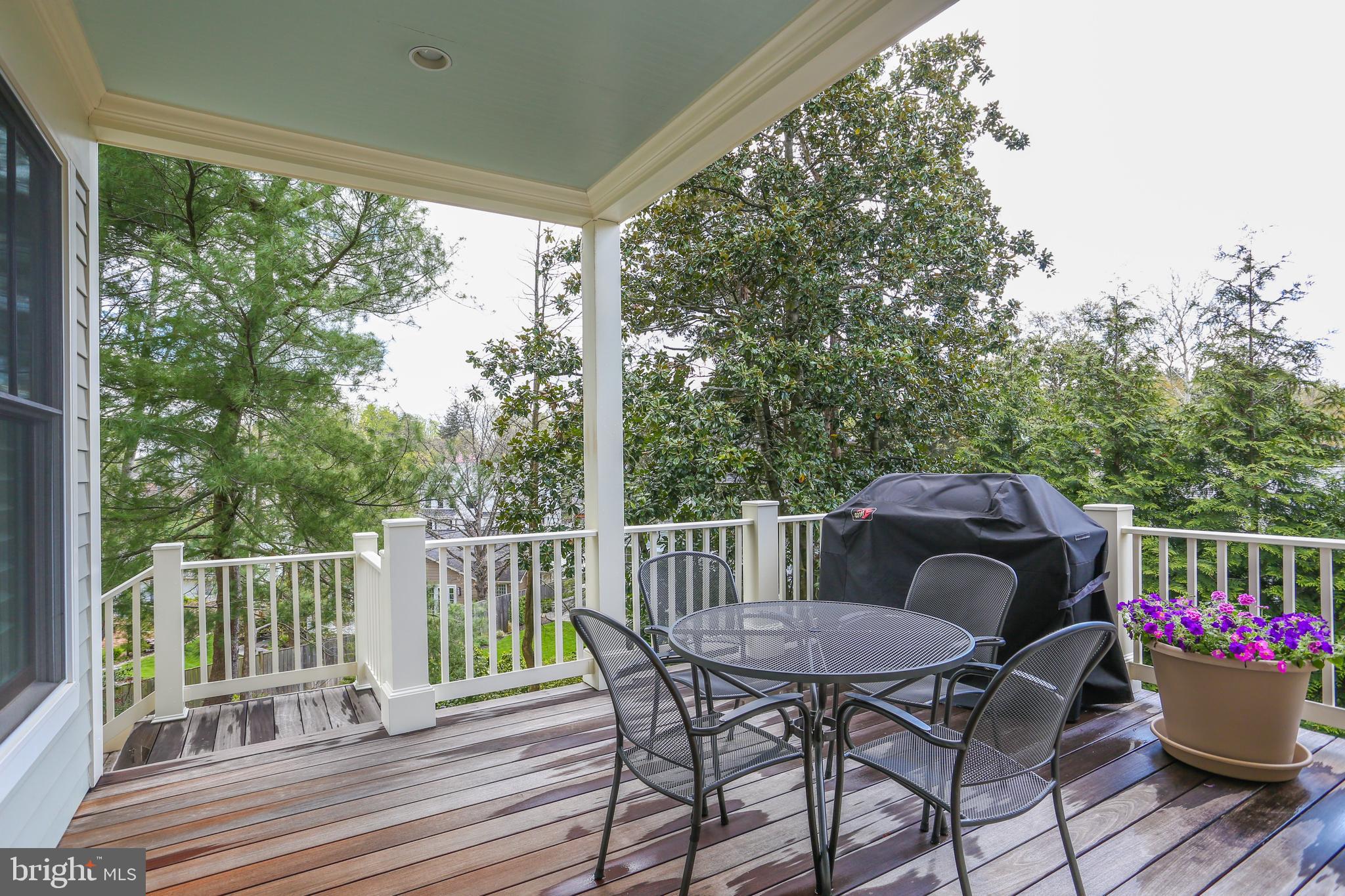 CRESCENT HILLS - Residential