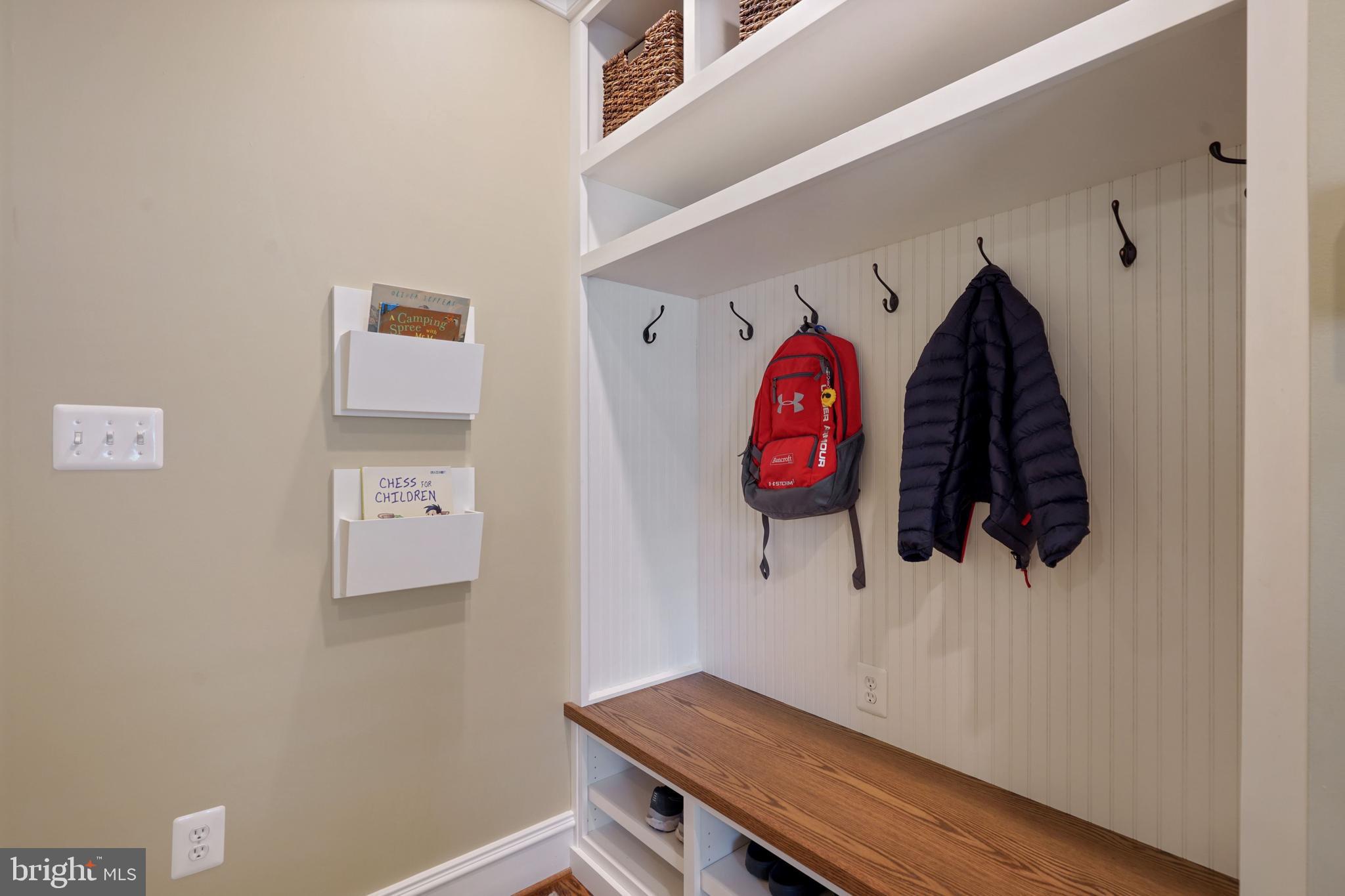 CRESCENT HILLS - Residential