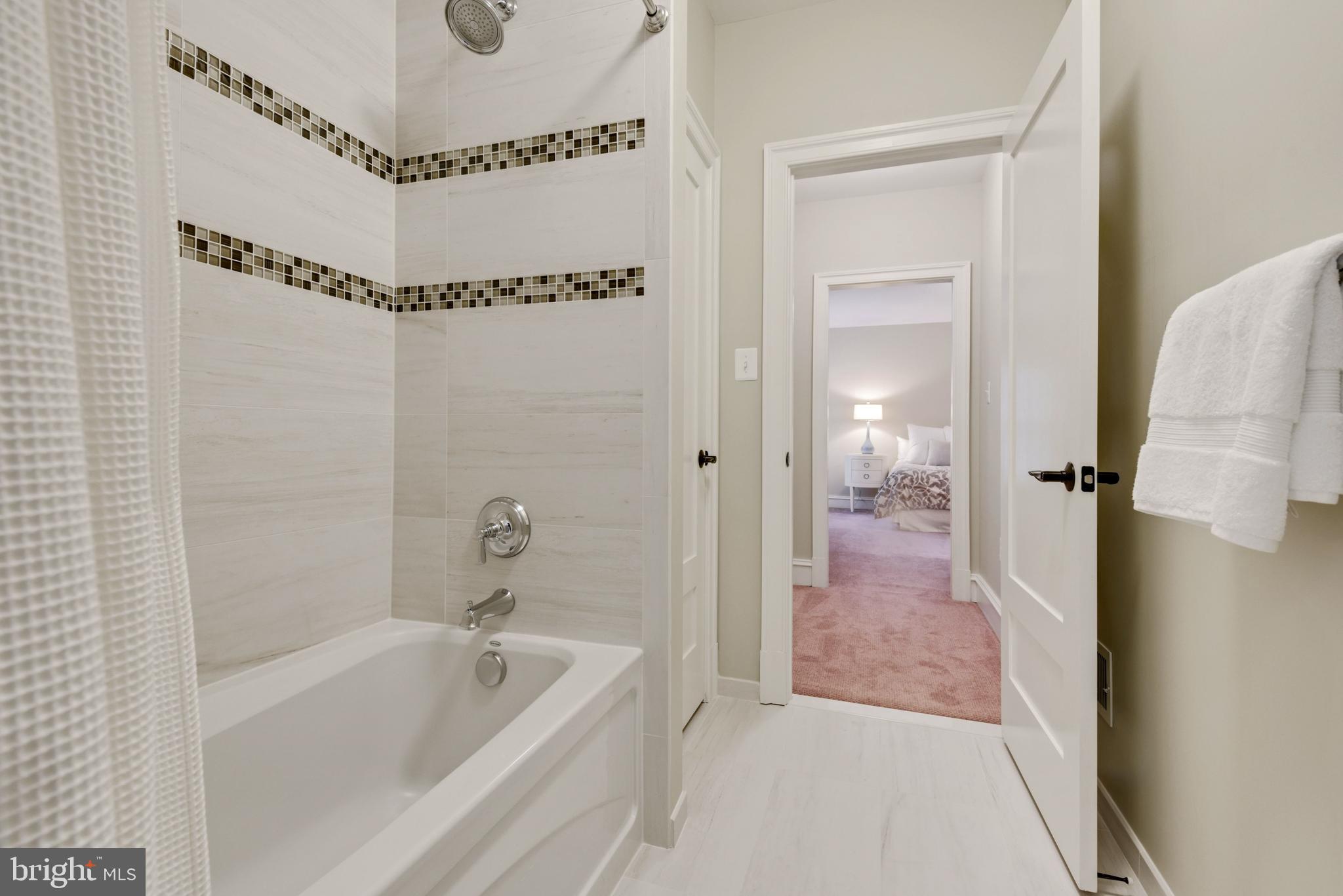 CRESCENT HILLS - Residential