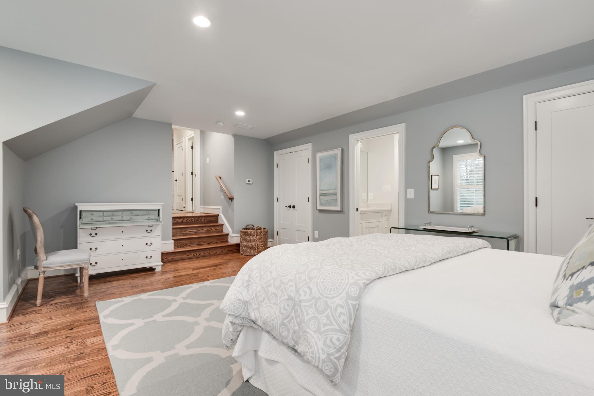 CRESCENT HILLS - Residential