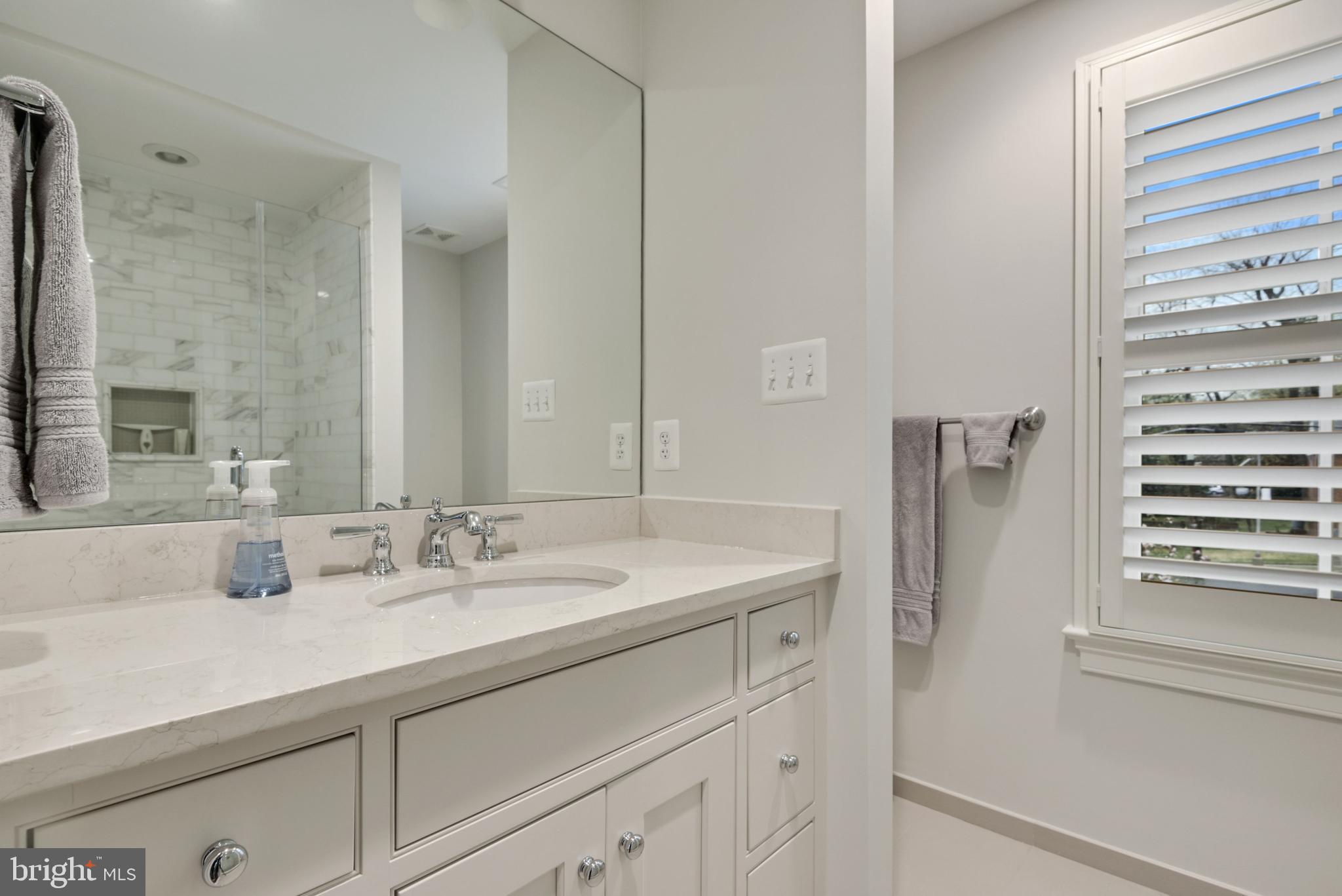 CRESCENT HILLS - Residential