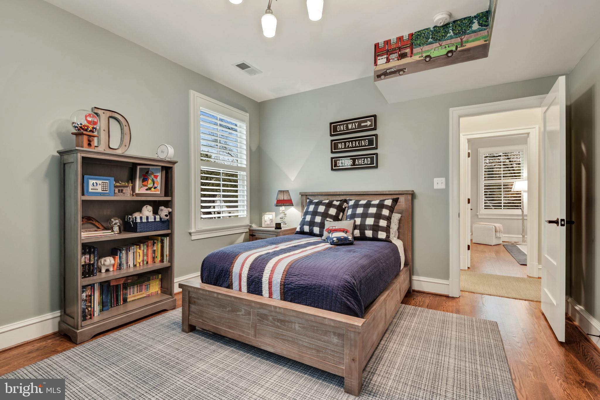 CRESCENT HILLS - Residential