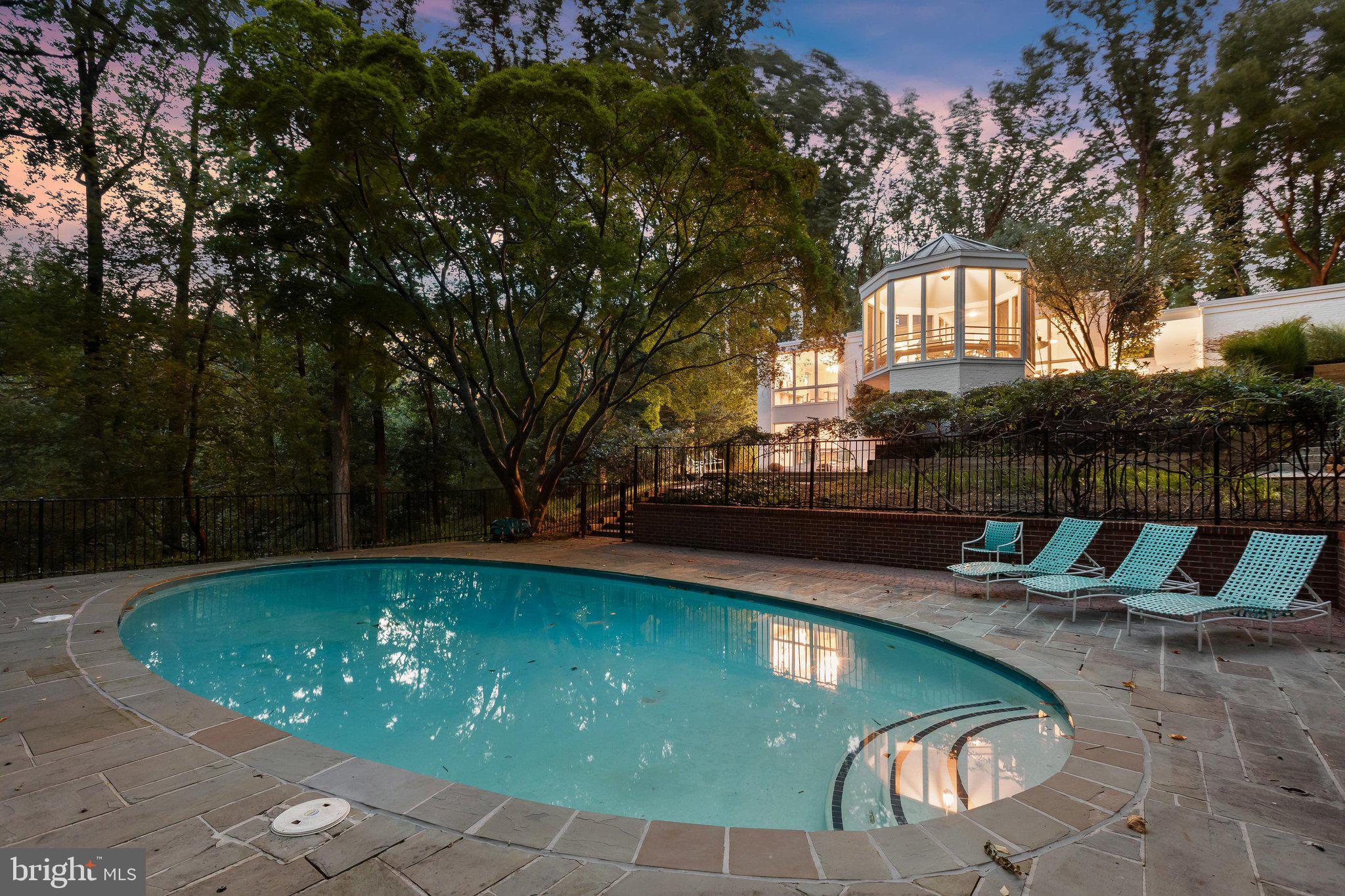 18 BRANCHWOOD COURT