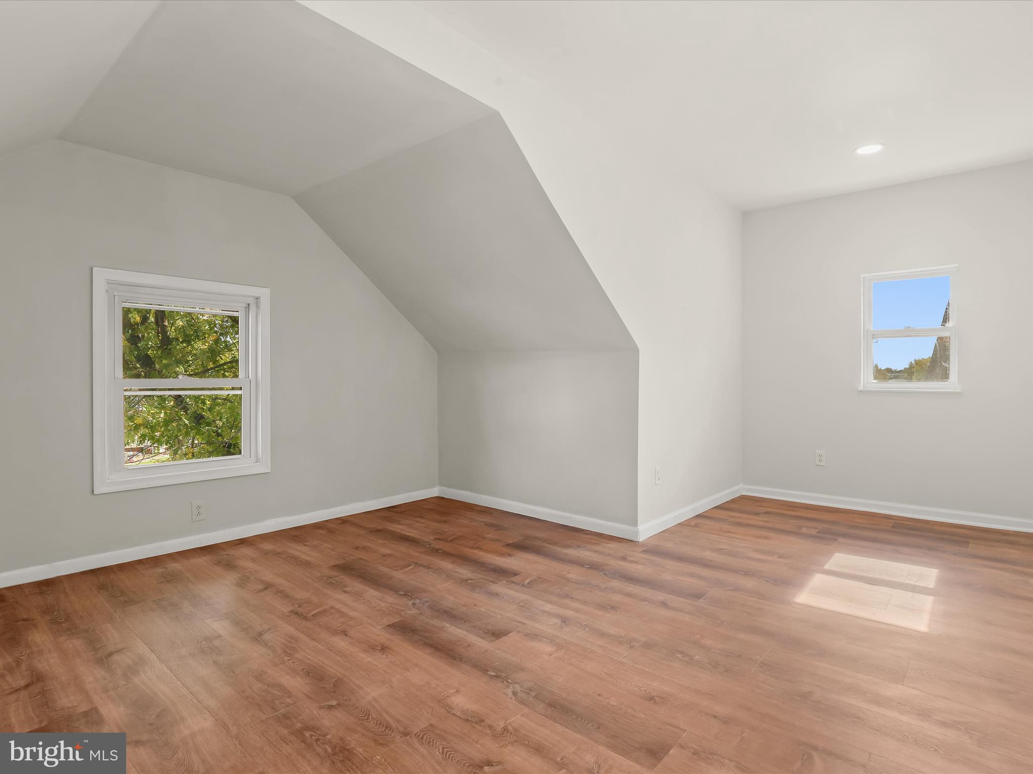 LYNBROOK - Residential