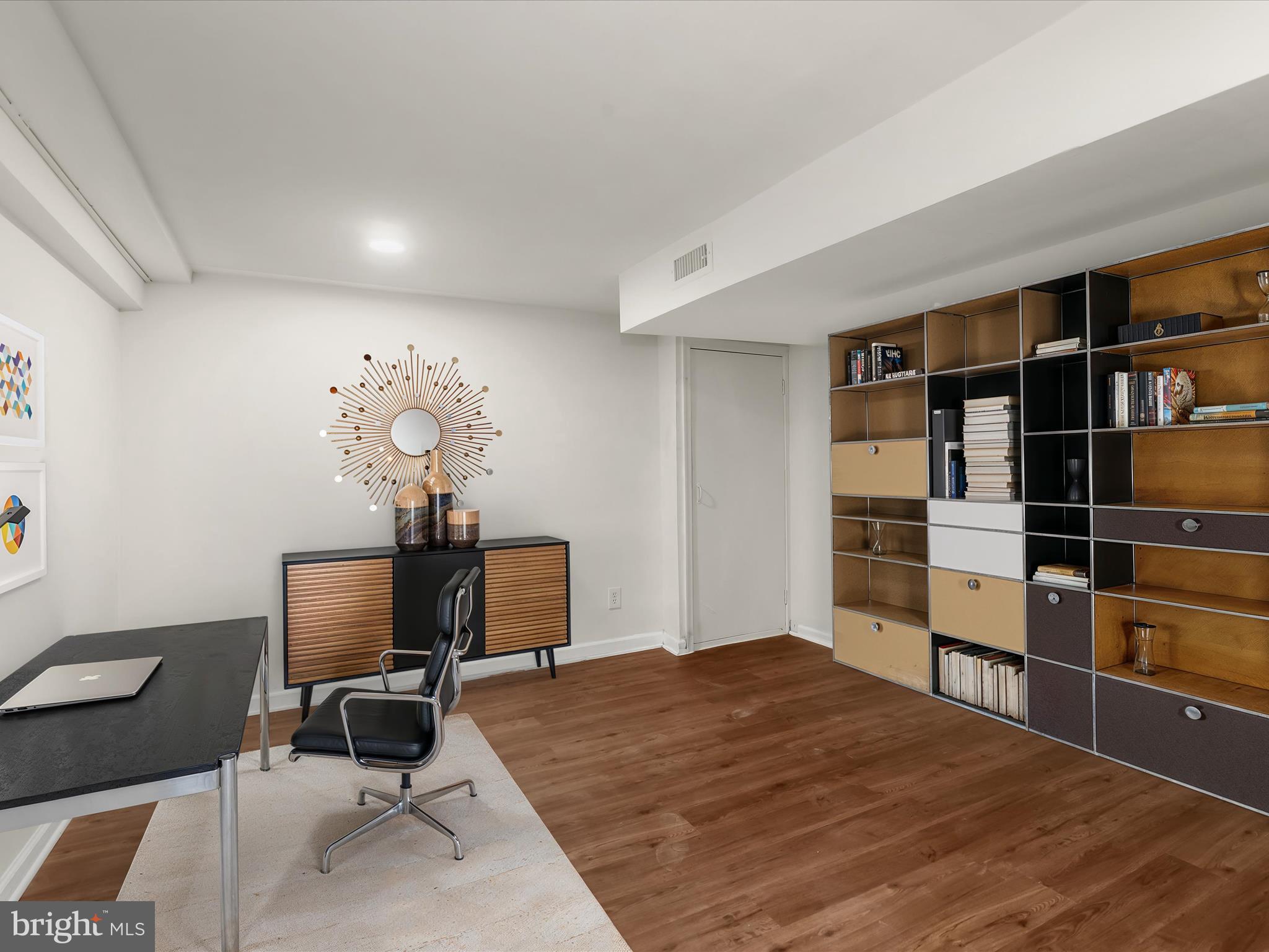 LYNBROOK - Residential