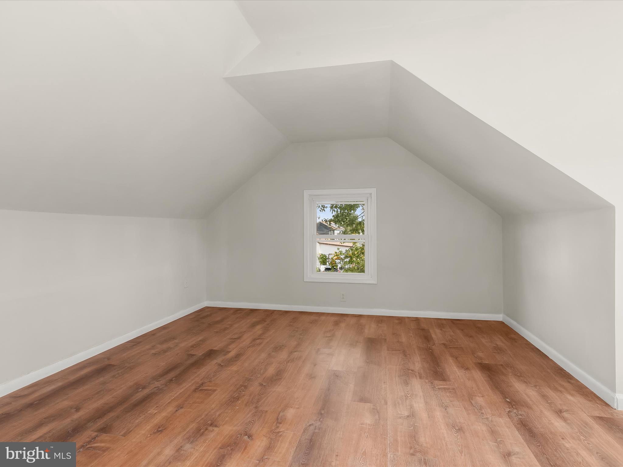 LYNBROOK - Residential