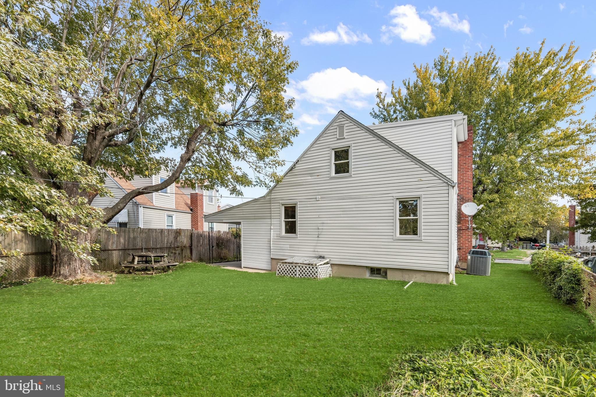 LYNBROOK - Residential