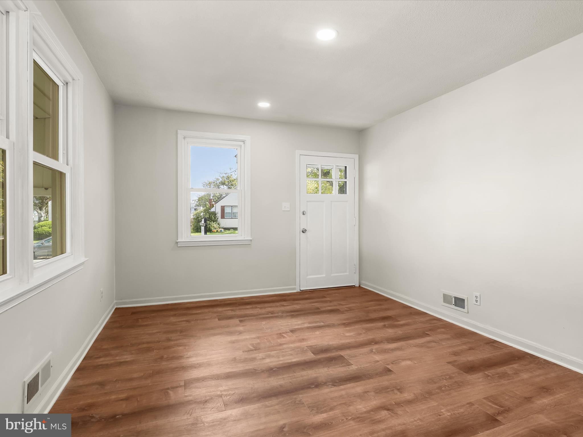 LYNBROOK - Residential