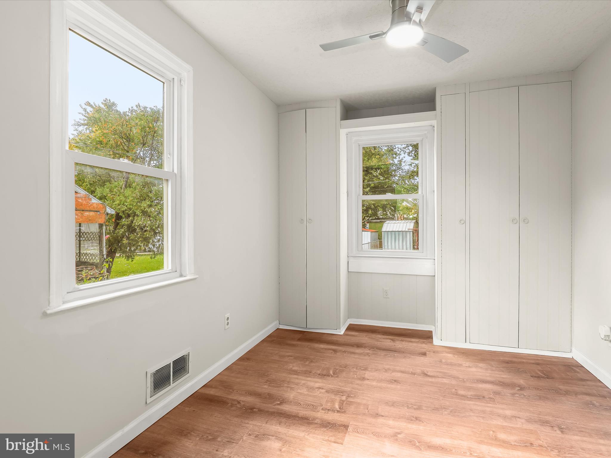 LYNBROOK - Residential